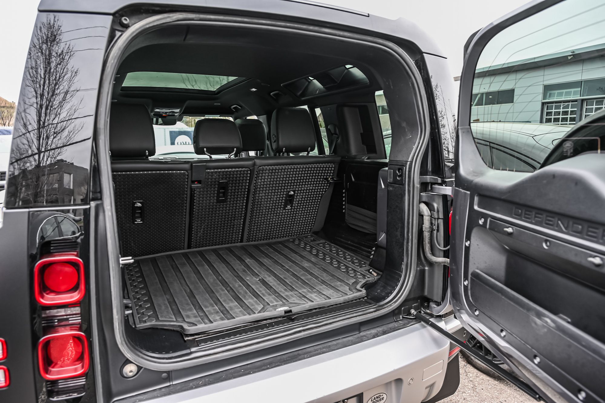 Land Rover Defender  2023
