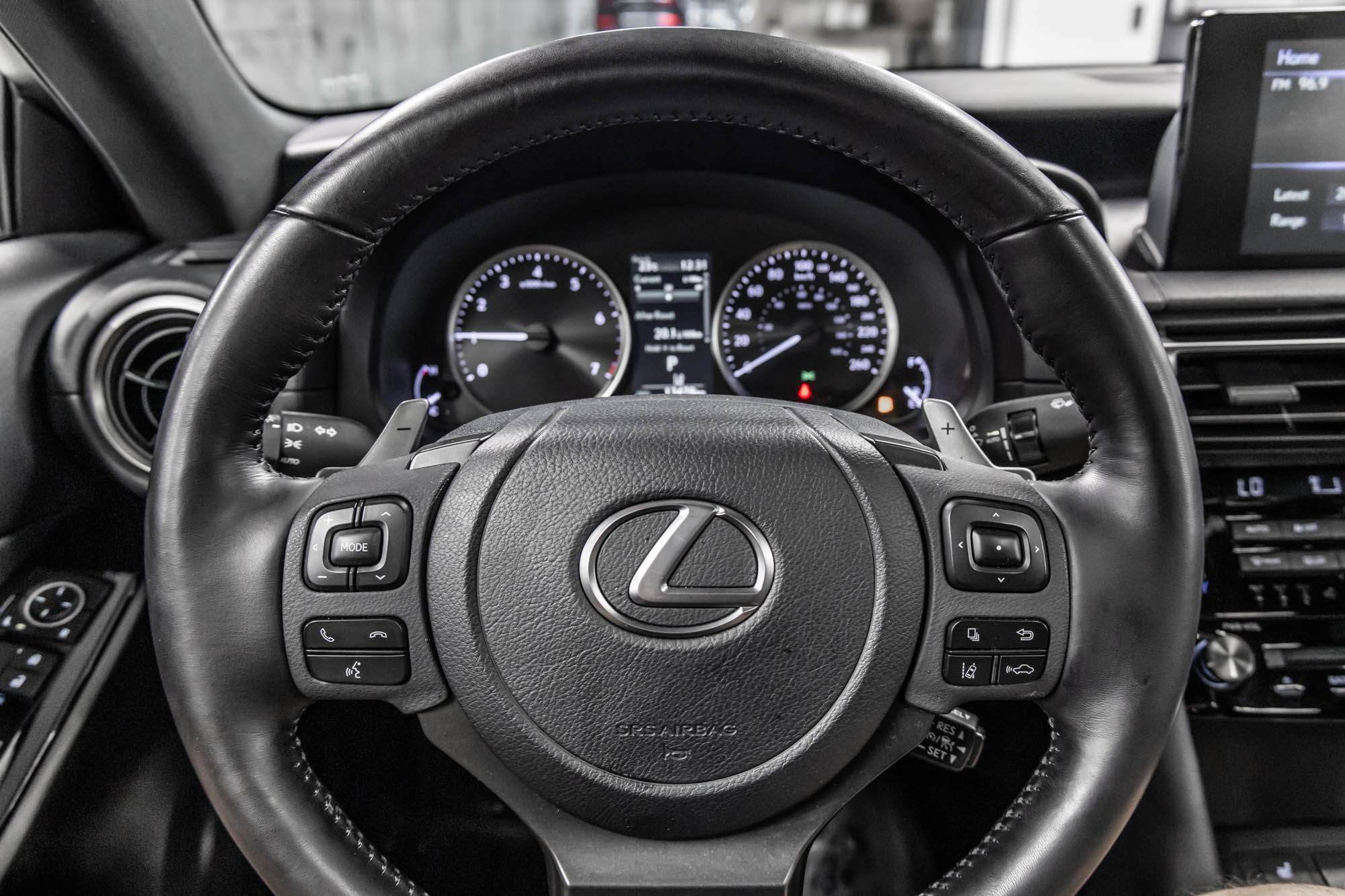 2022 Lexus IS in Dollard-des-Ormeaux, Quebec