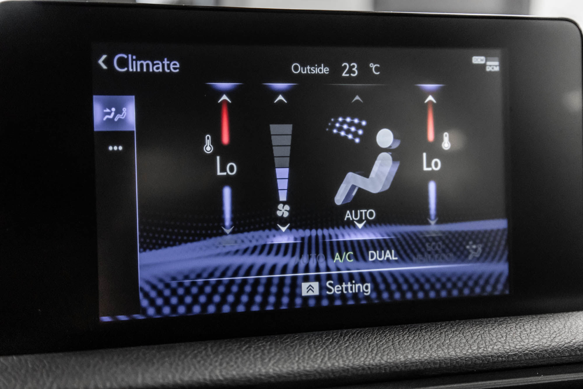 2022 Lexus IS in Dollard-des-Ormeaux, Quebec