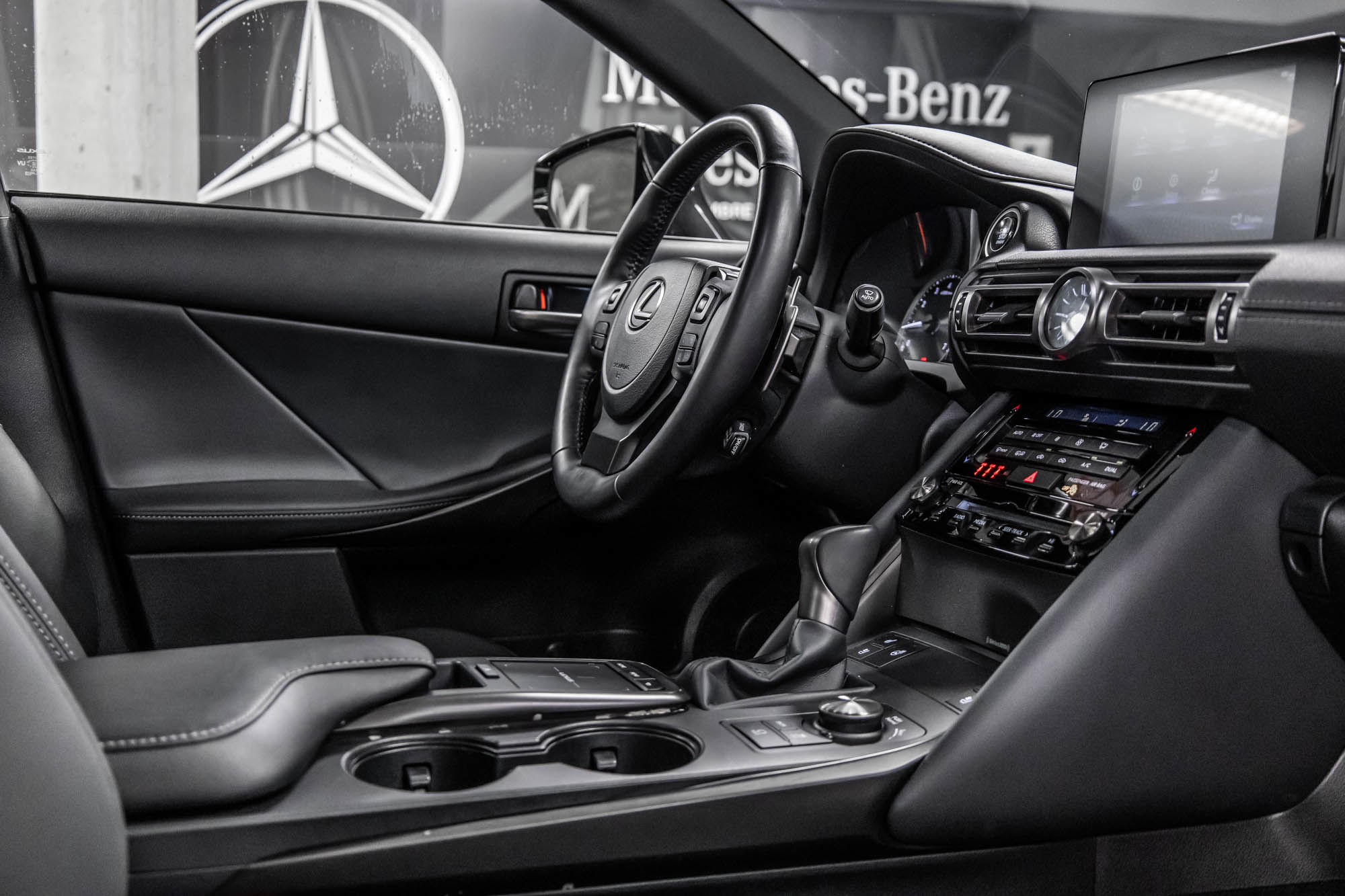 2022 Lexus IS in Dollard-des-Ormeaux, Quebec