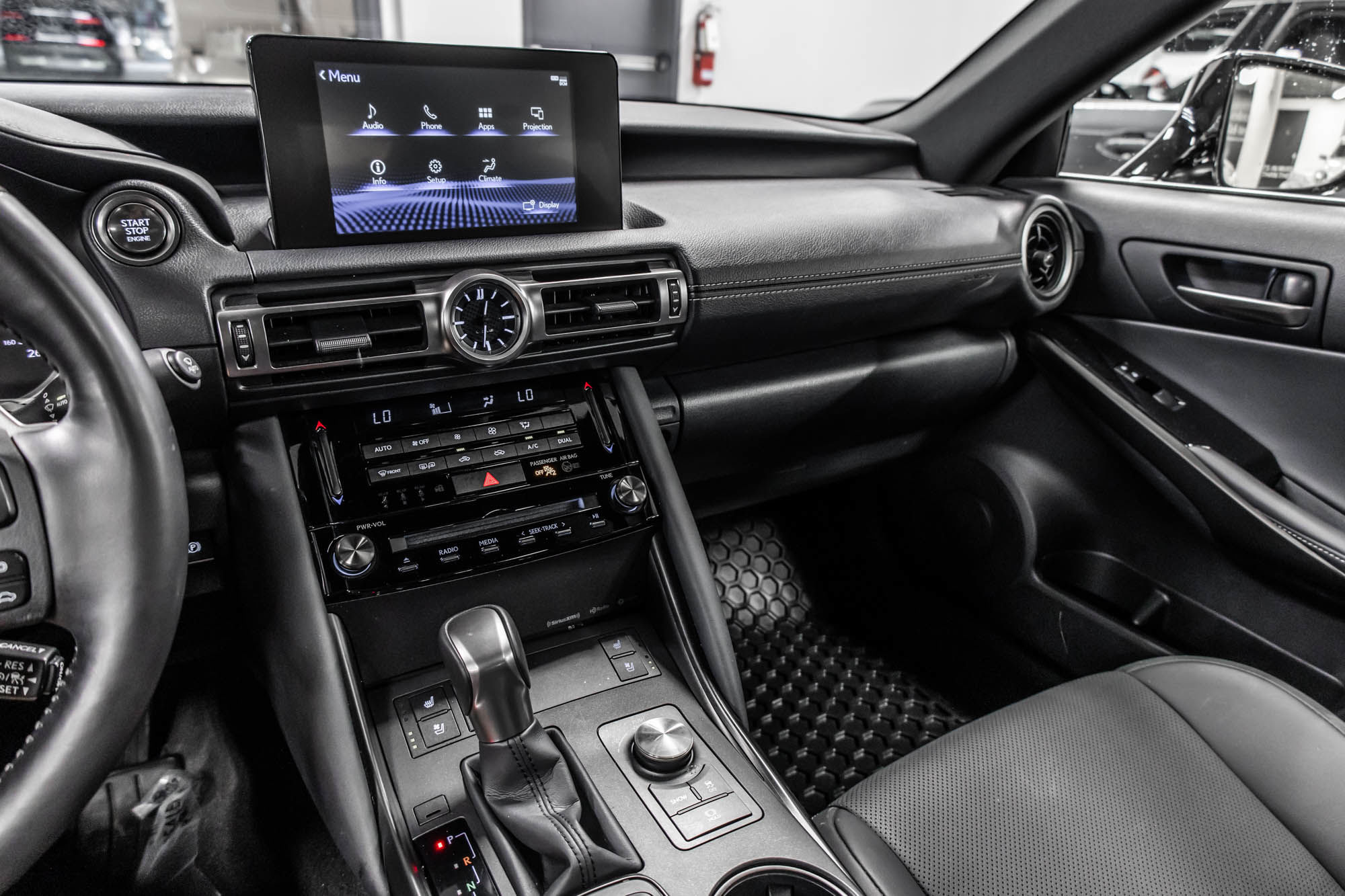 2022 Lexus IS in Dollard-des-Ormeaux, Quebec