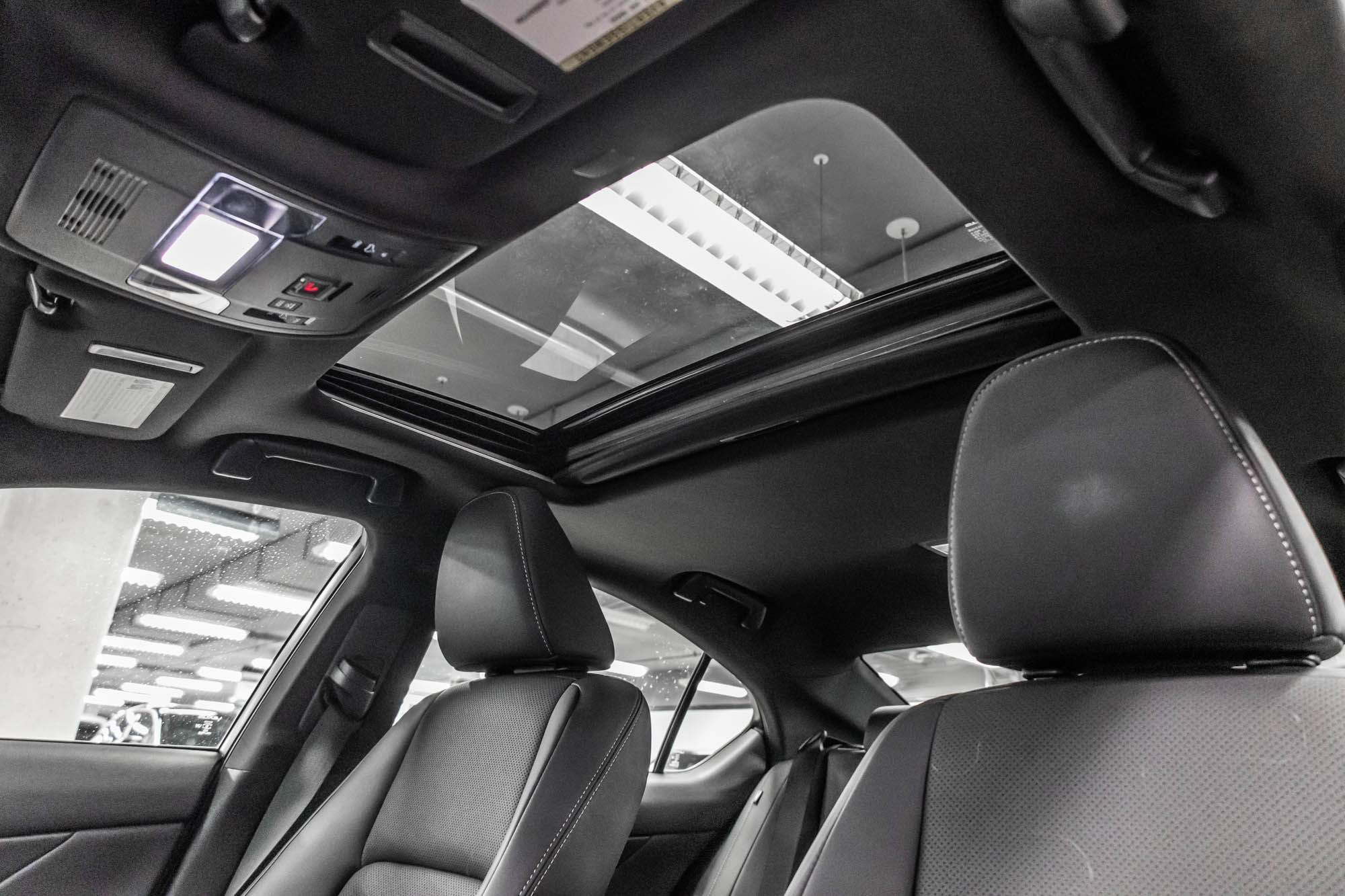 2022 Lexus IS in Dollard-des-Ormeaux, Quebec