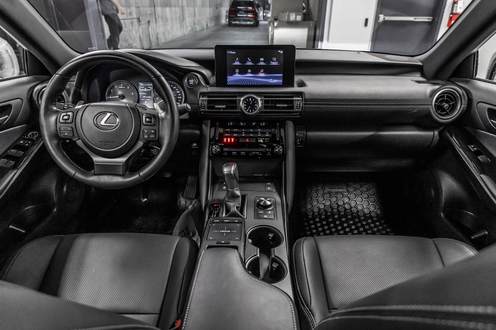 2022 Lexus IS in Dollard-des-Ormeaux, Quebec