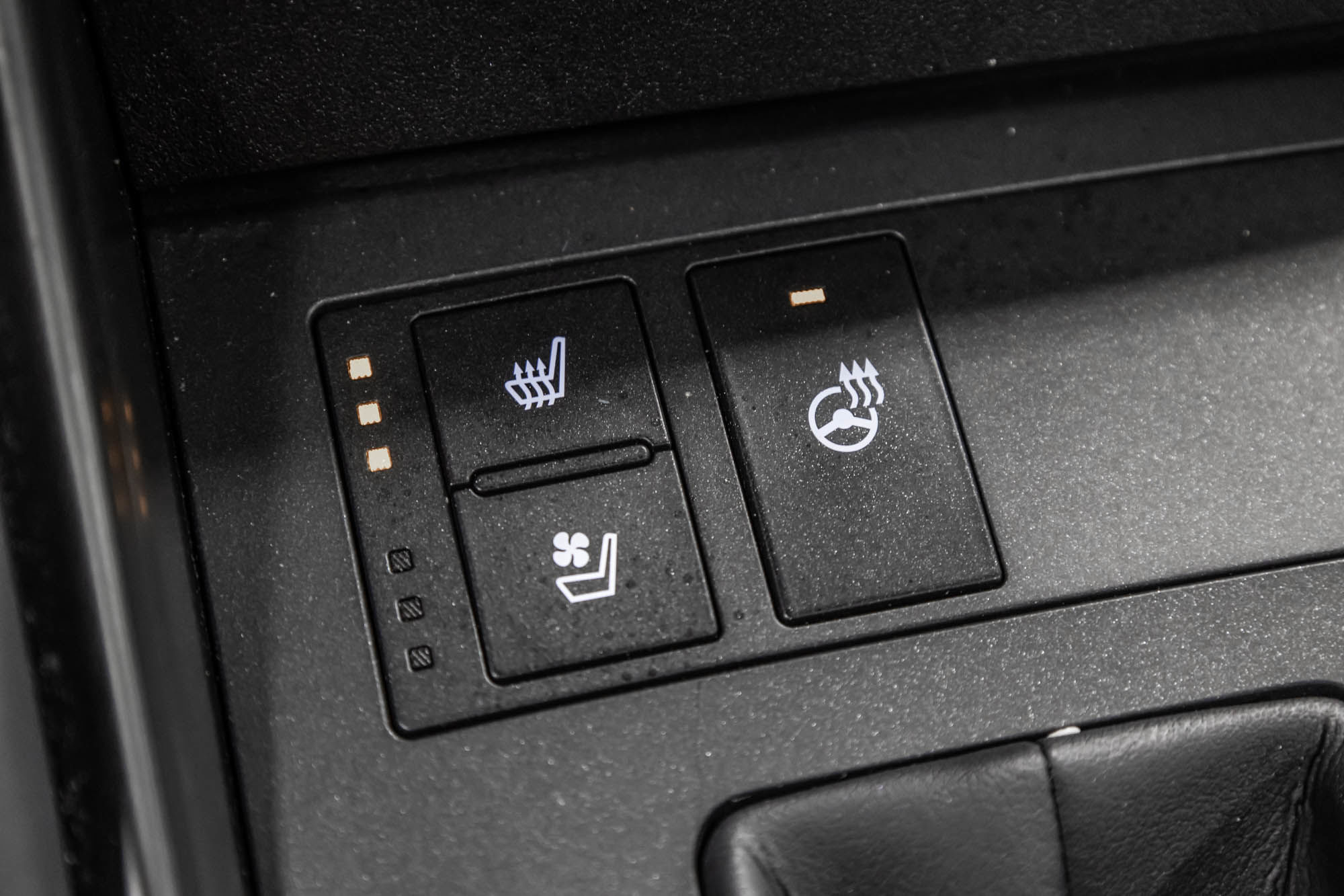 2022 Lexus IS in Dollard-des-Ormeaux, Quebec