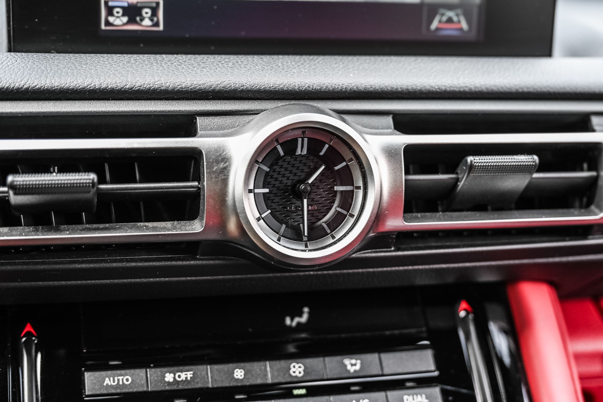 2022 Lexus IS in Dollard-des-Ormeaux, Quebec
