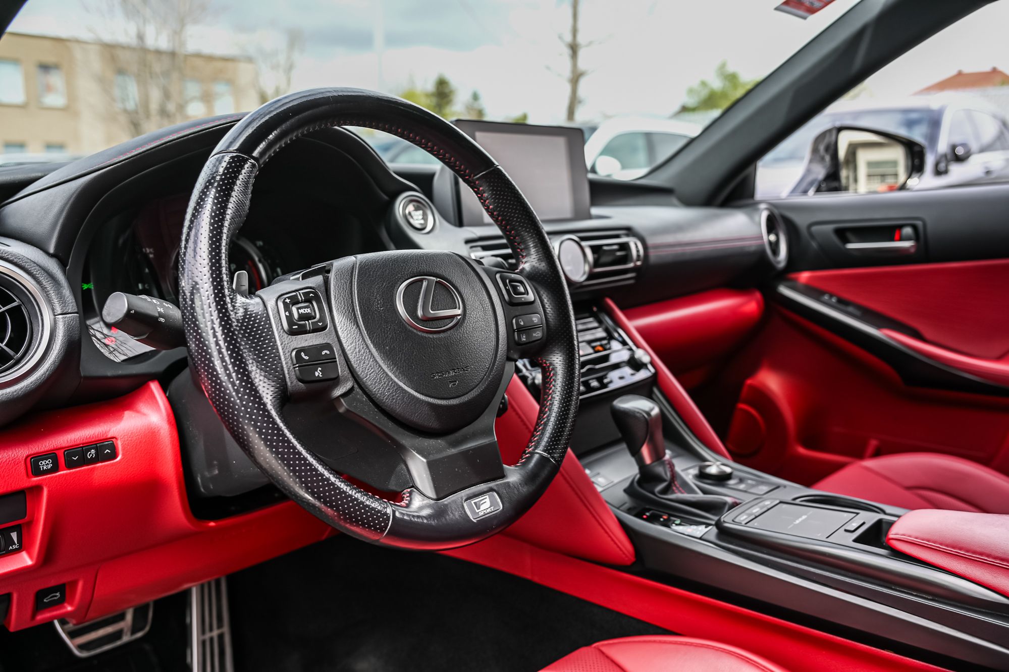 2022 Lexus IS in Dollard-des-Ormeaux, Quebec
