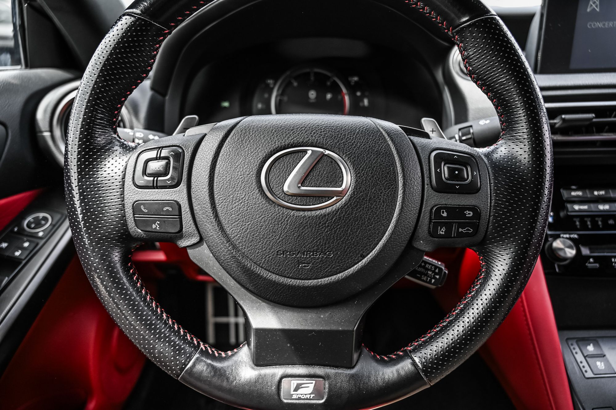 2022 Lexus IS in Dollard-des-Ormeaux, Quebec