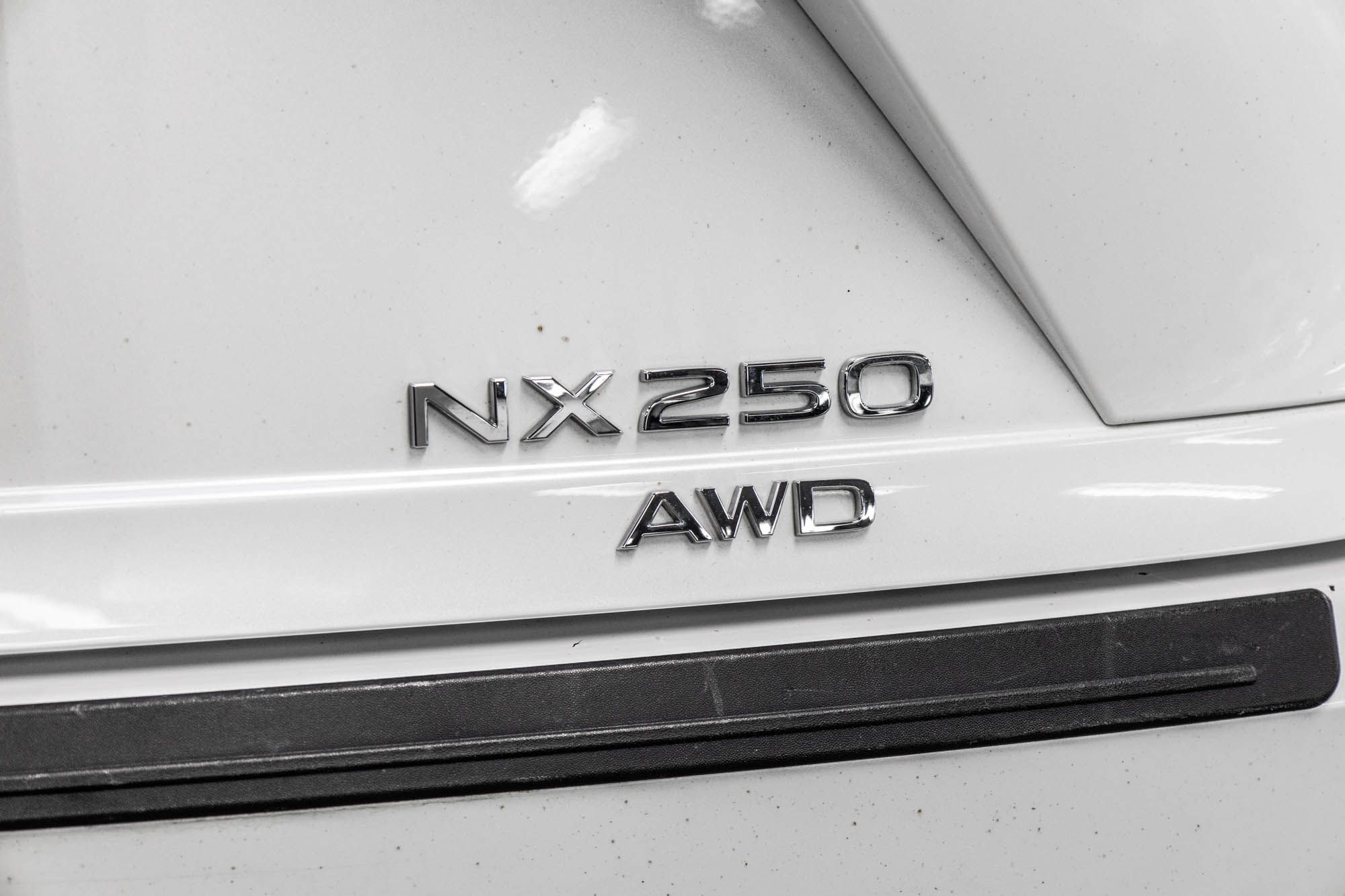 Lexus NX  2022