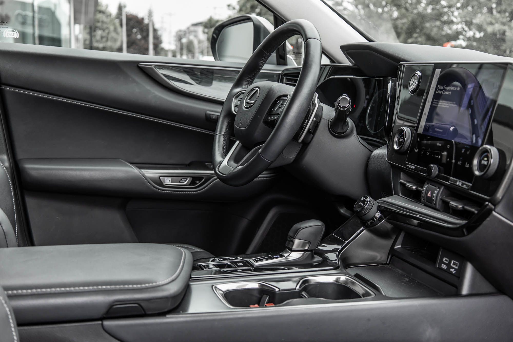 Lexus NXh  2023
