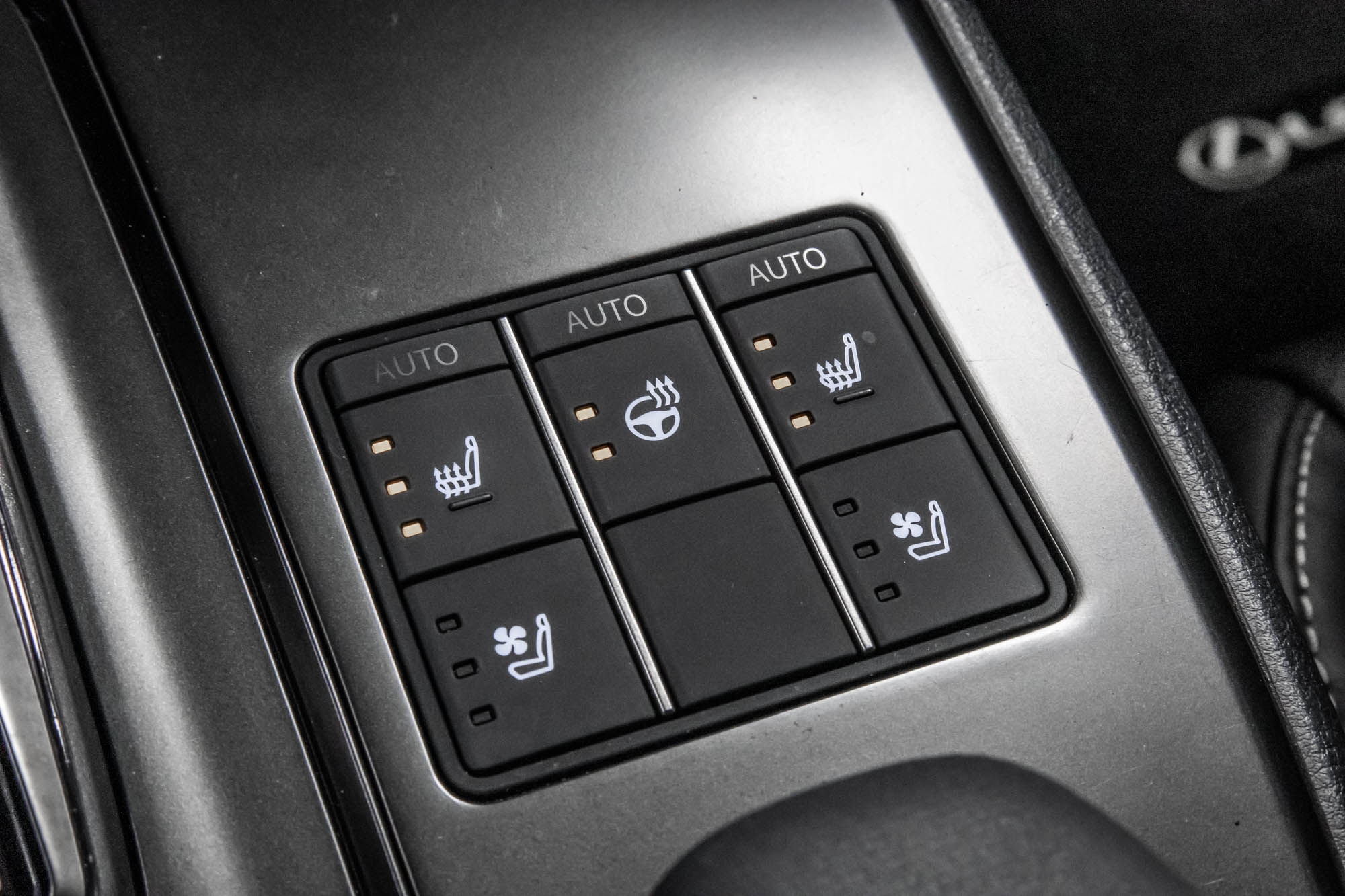Lexus UXH  2025 à Dollard-des-Ormeaux, Québec