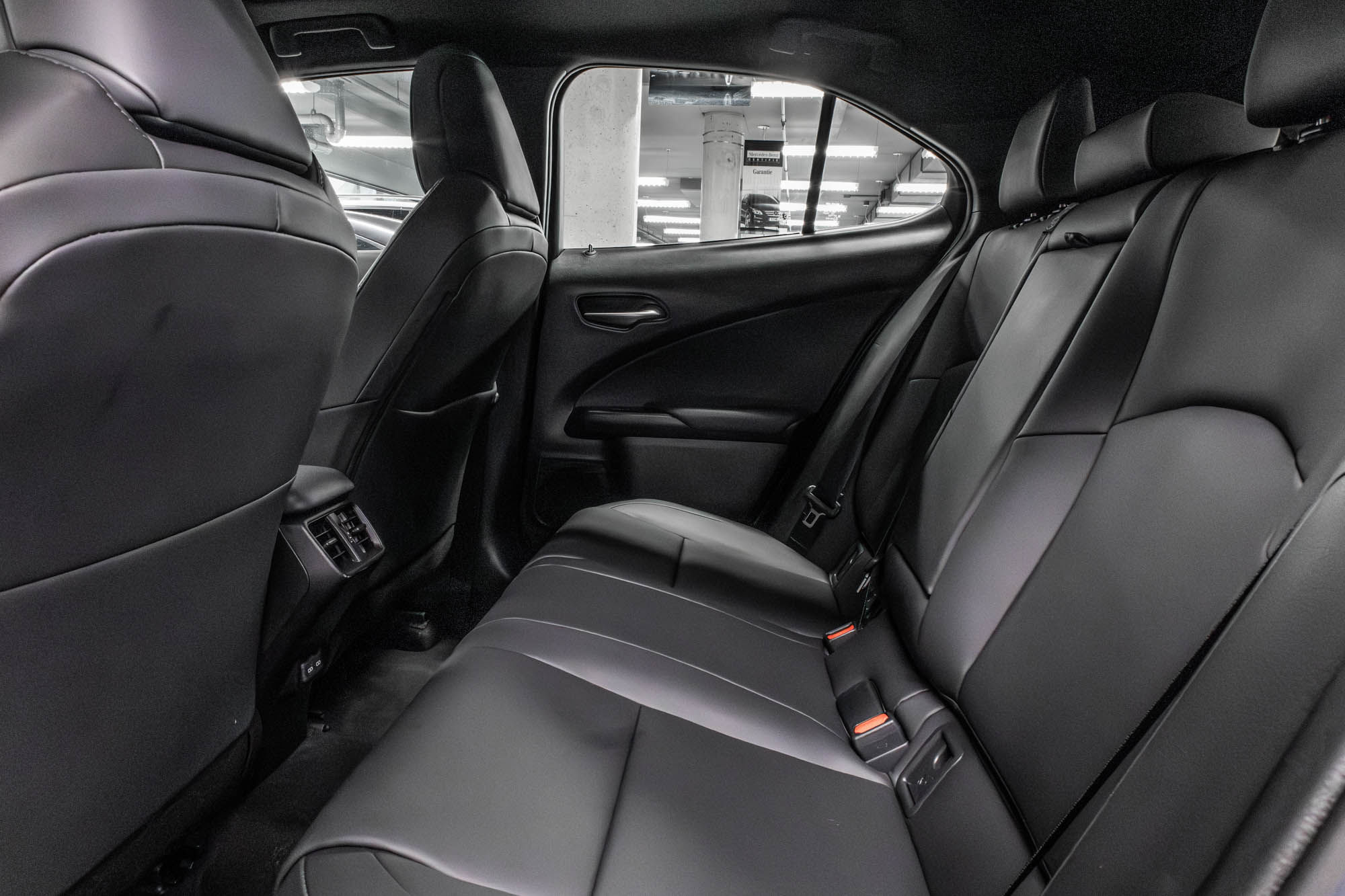 Lexus UXH  2025 à Dollard-des-Ormeaux, Québec