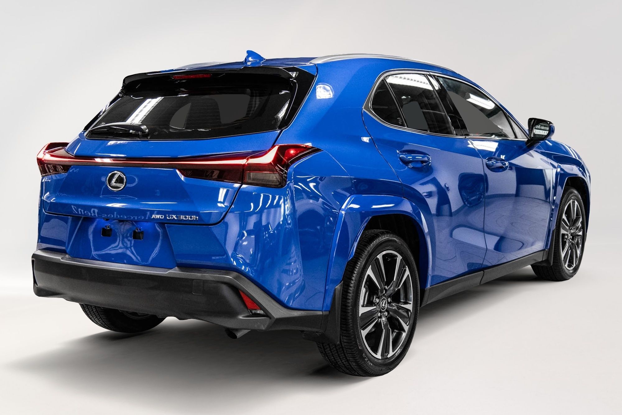 Lexus UXH  2025 à Dollard-des-Ormeaux, Québec