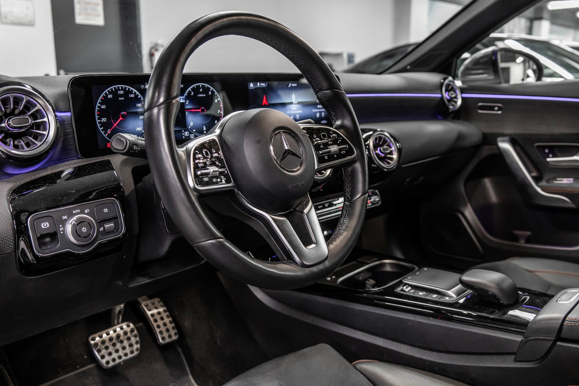 Mercedes-Benz A220  2022