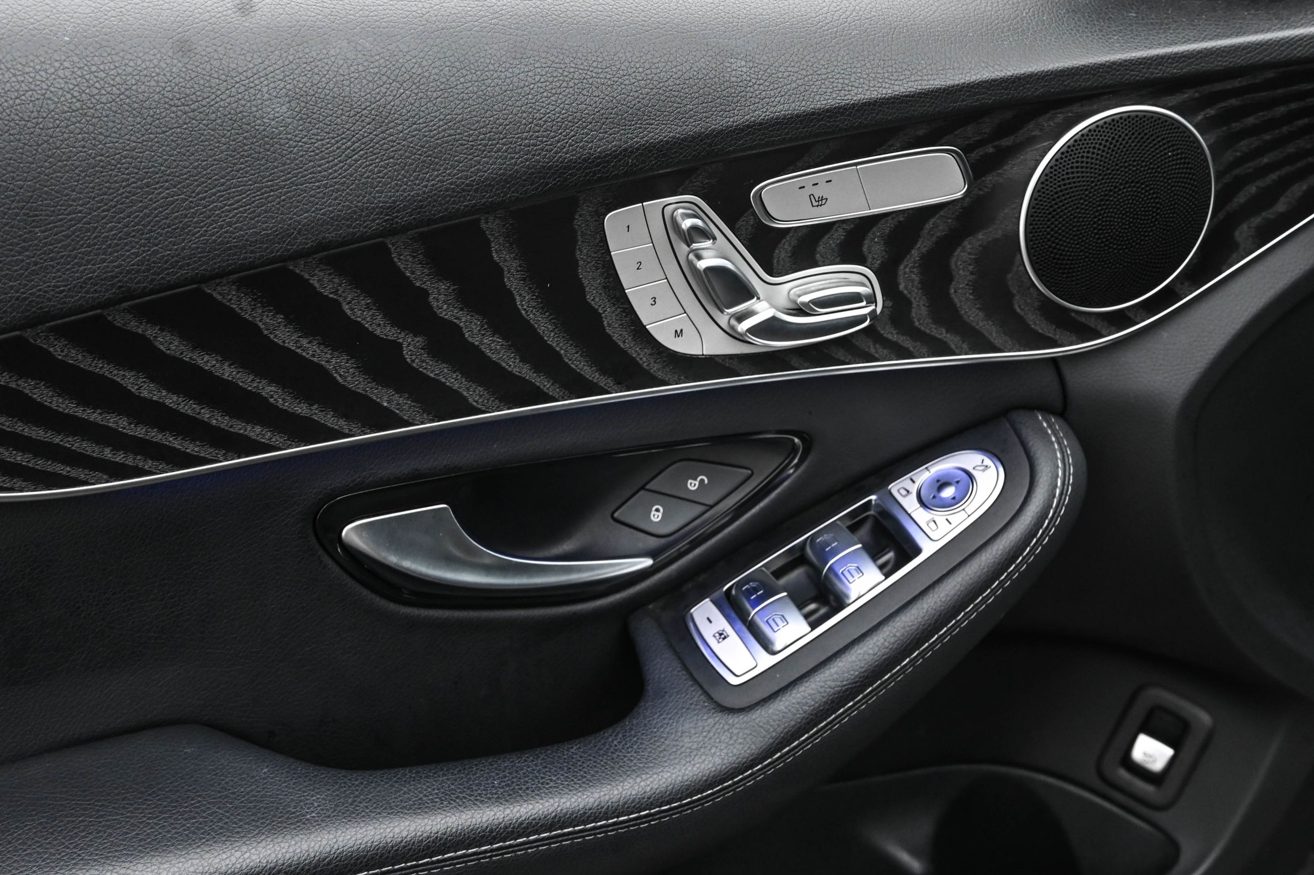 Mercedes-Benz C300  2021