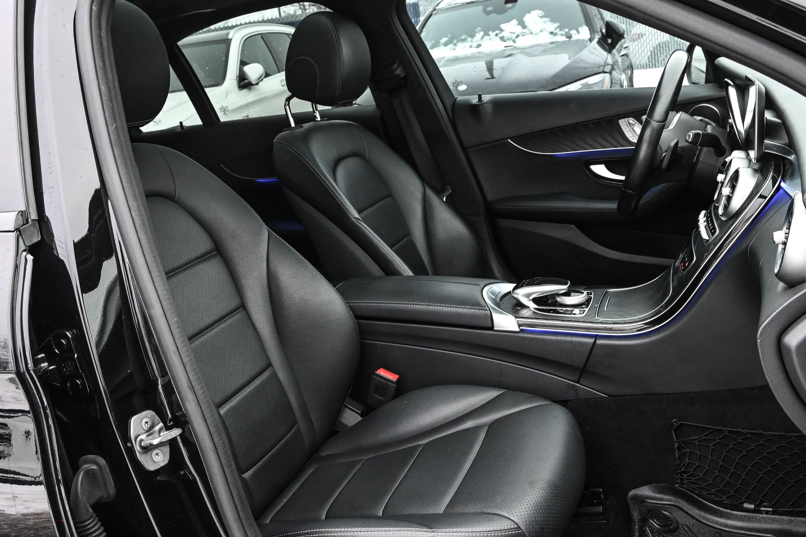 Mercedes-Benz C300  2021