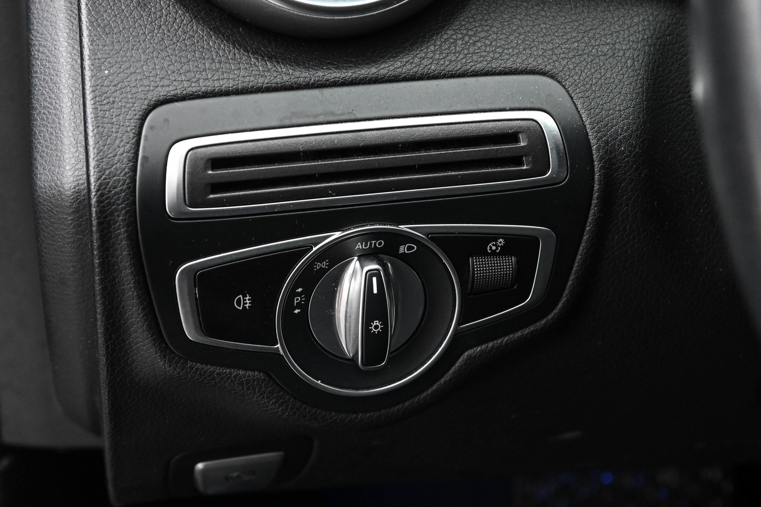 Mercedes-Benz C300  2021