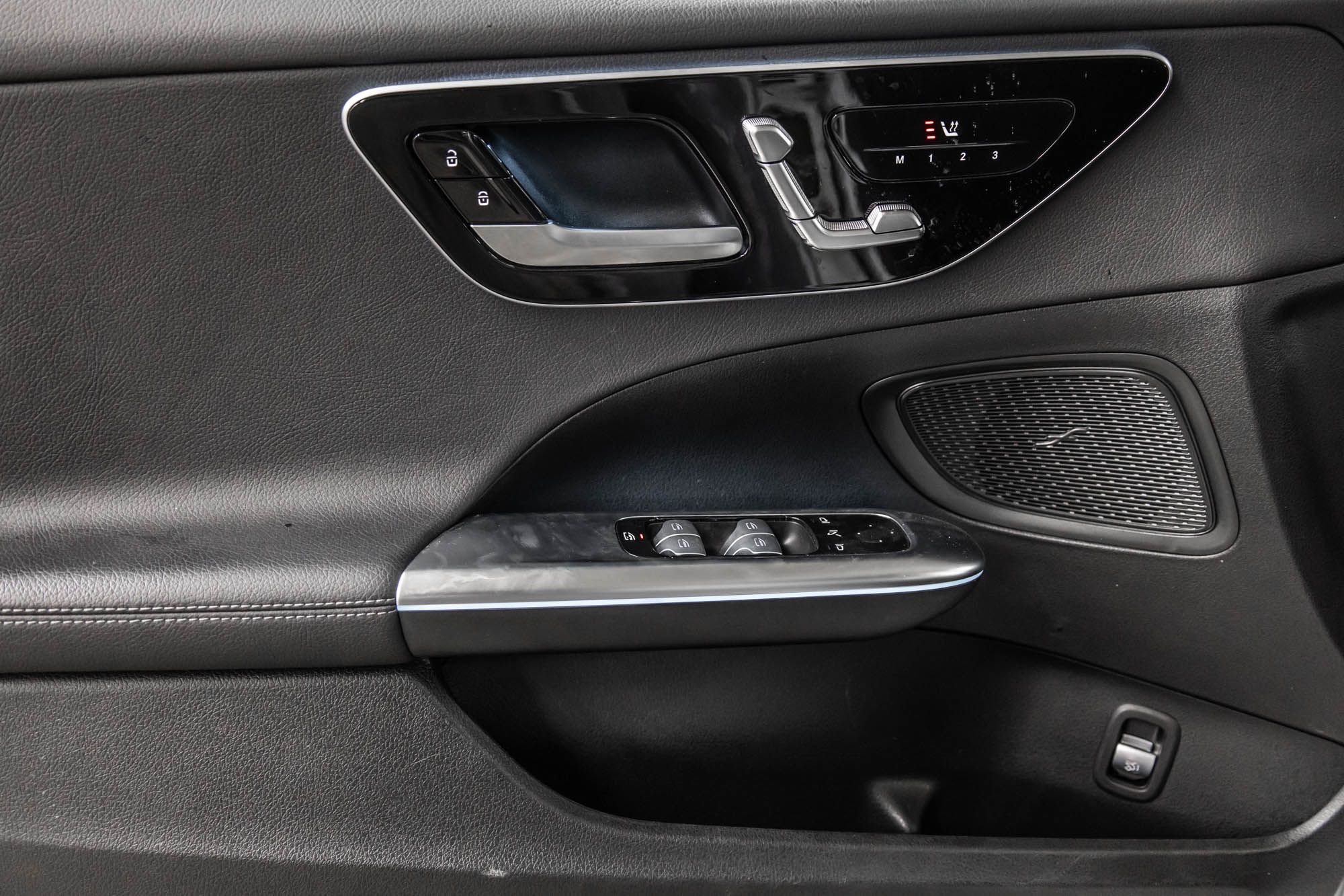 Mercedes-Benz C300  2023