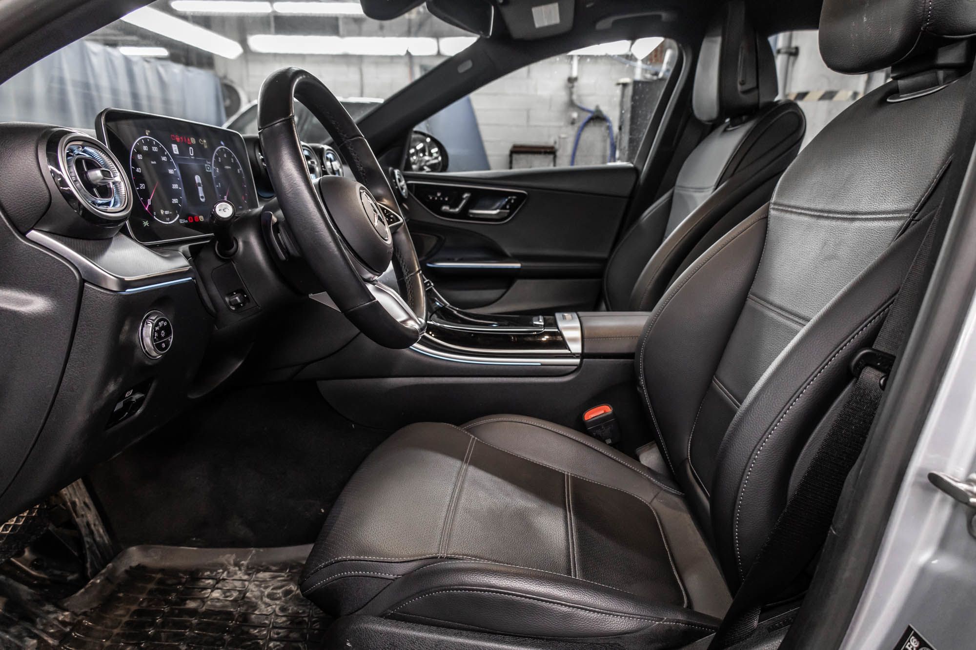 Mercedes-Benz C300  2023