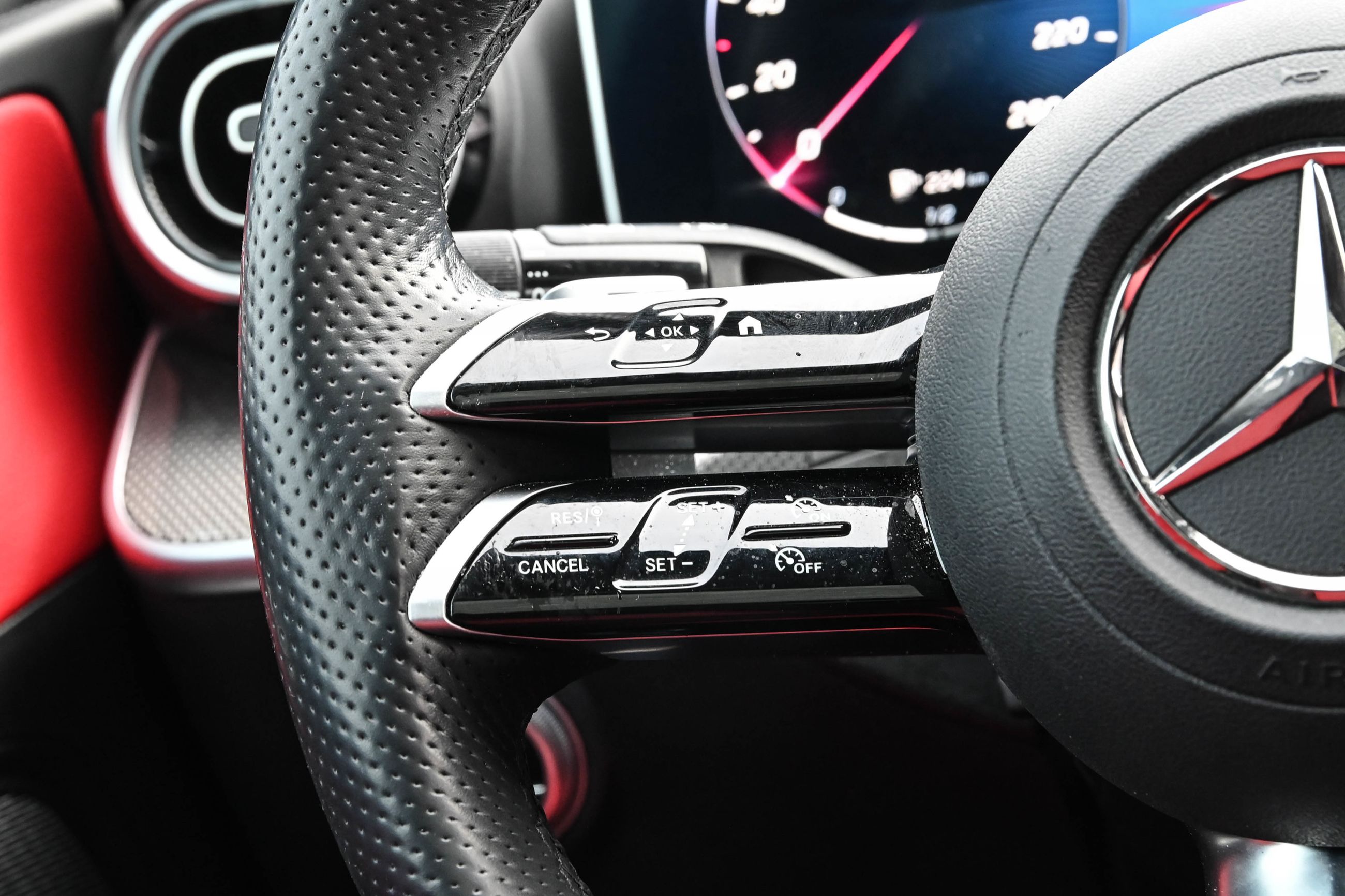 Mercedes-Benz C300  2024