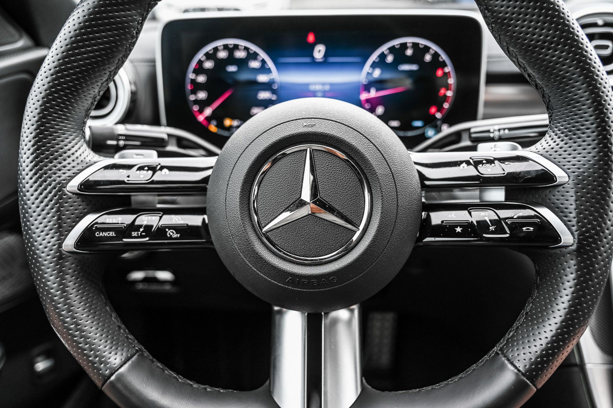 Mercedes-Benz C300  2025