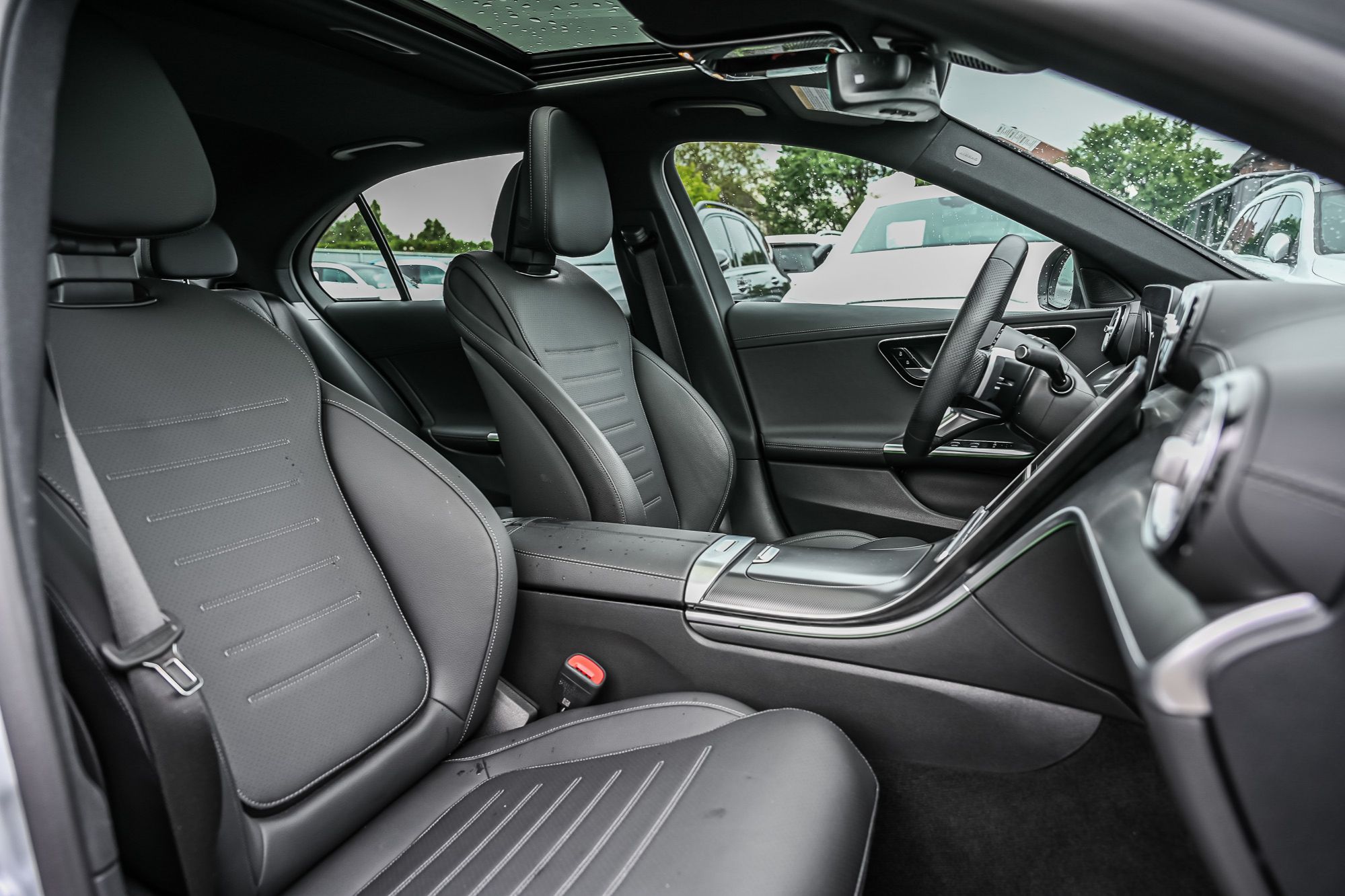 Mercedes-Benz C300  2025