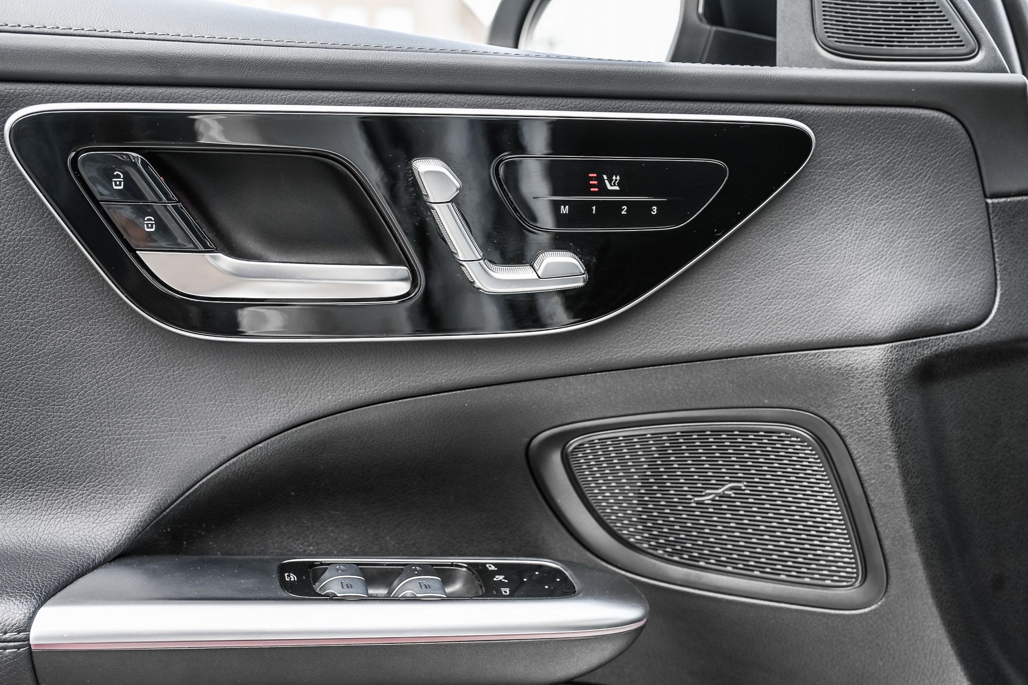 2025 Mercedes-Benz C300