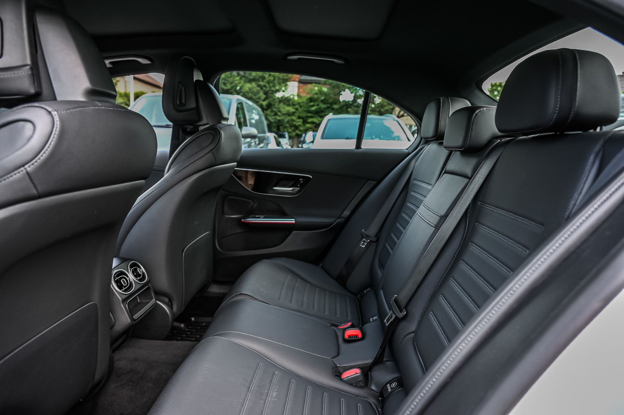 2025 Mercedes-Benz C300