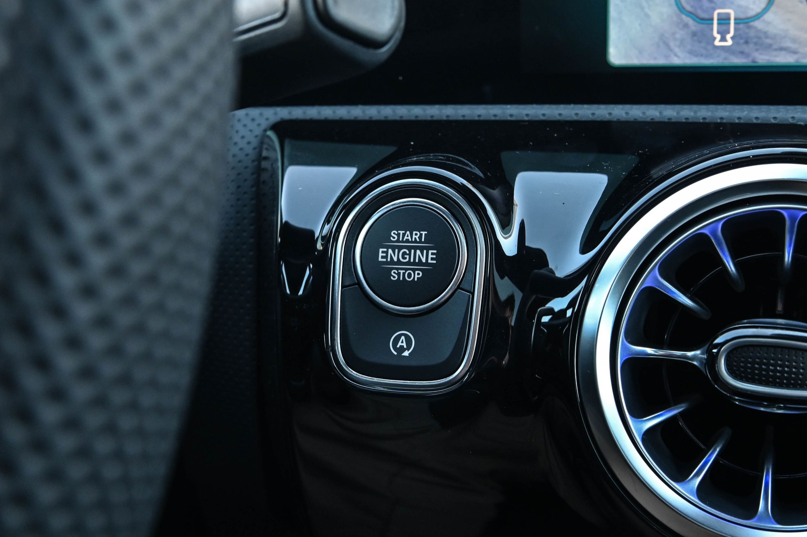 Mercedes-Benz CLA  2026