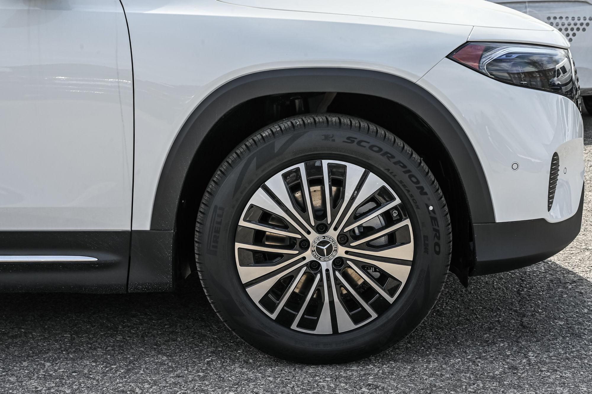 Mercedes-Benz EQB  2025 à Dollard-des-Ormeaux, Québec
