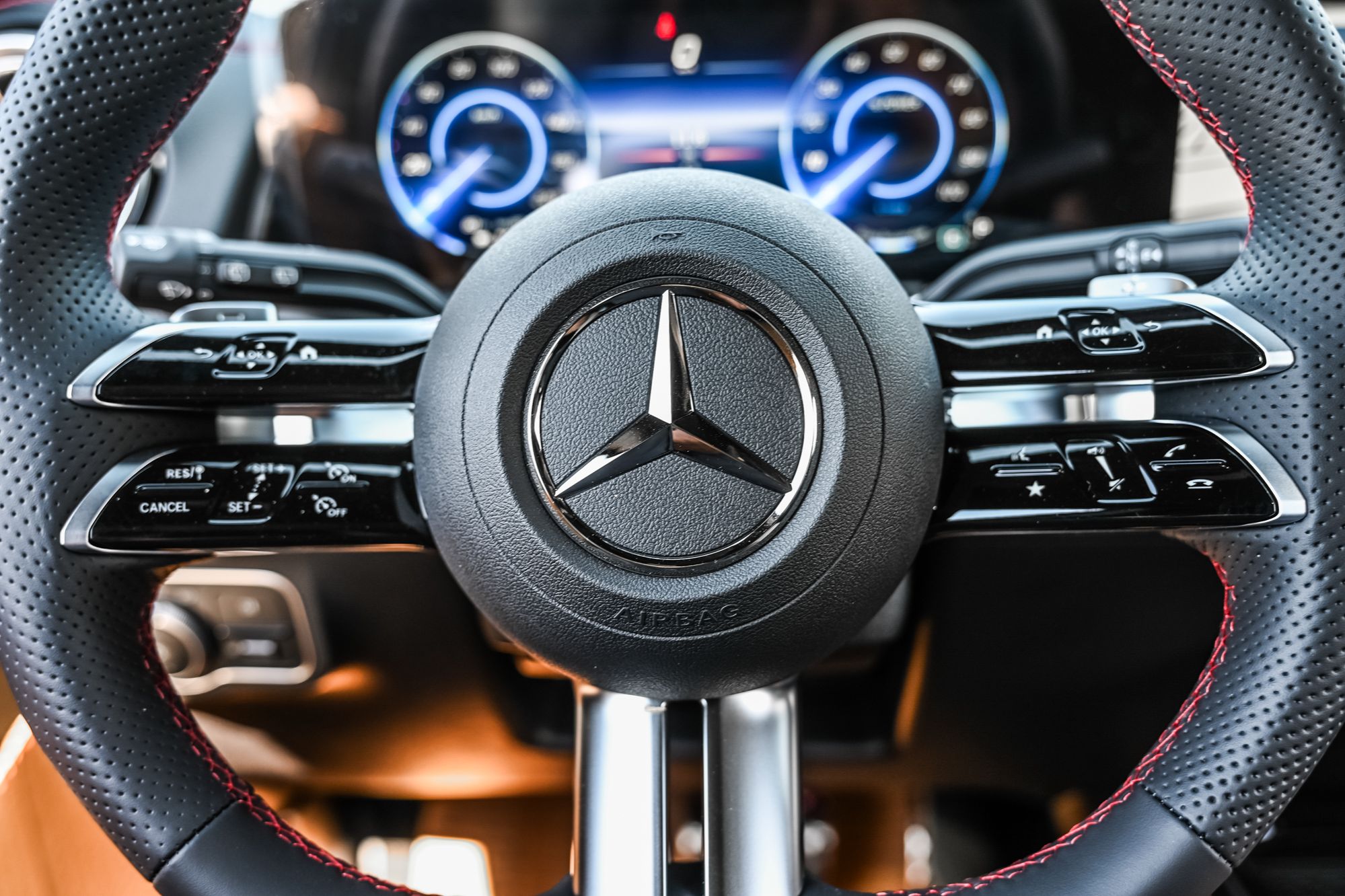 Mercedes-Benz EQB  2025