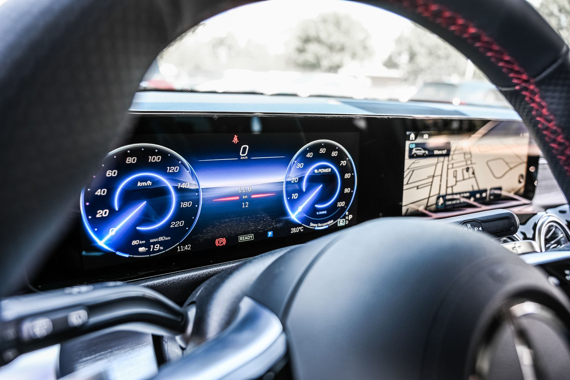 Mercedes-Benz EQB  2025