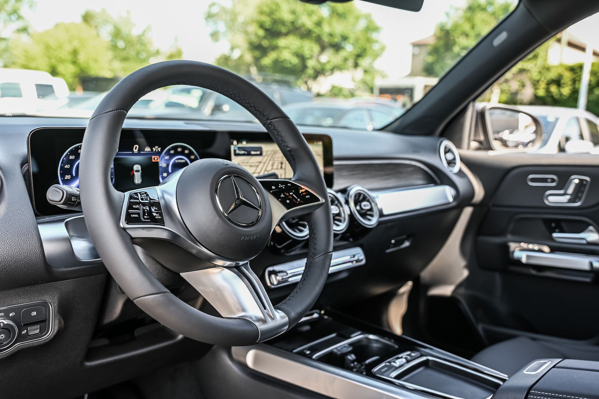 Mercedes-Benz EQB  2025