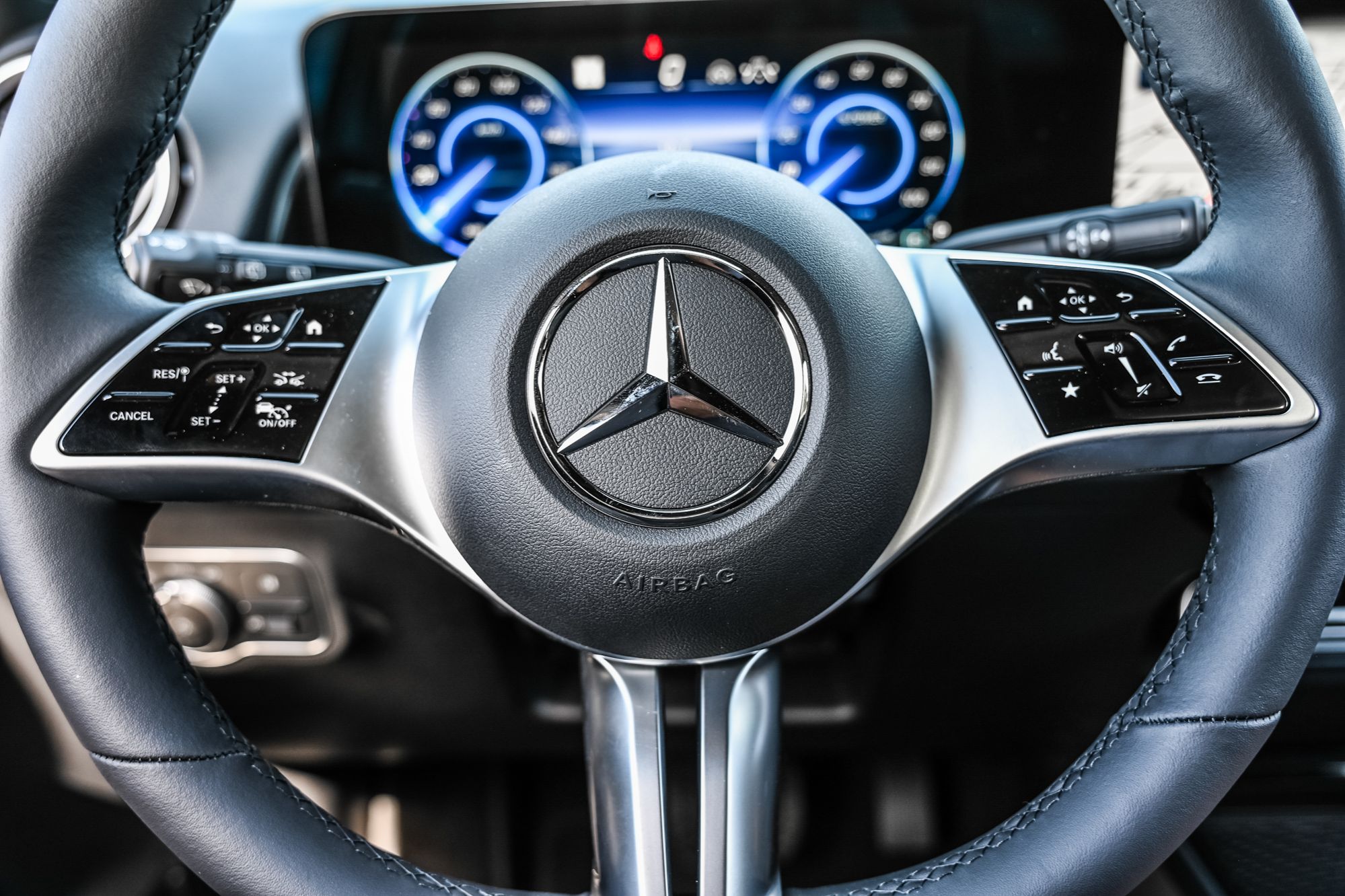 Mercedes-Benz EQB  2025