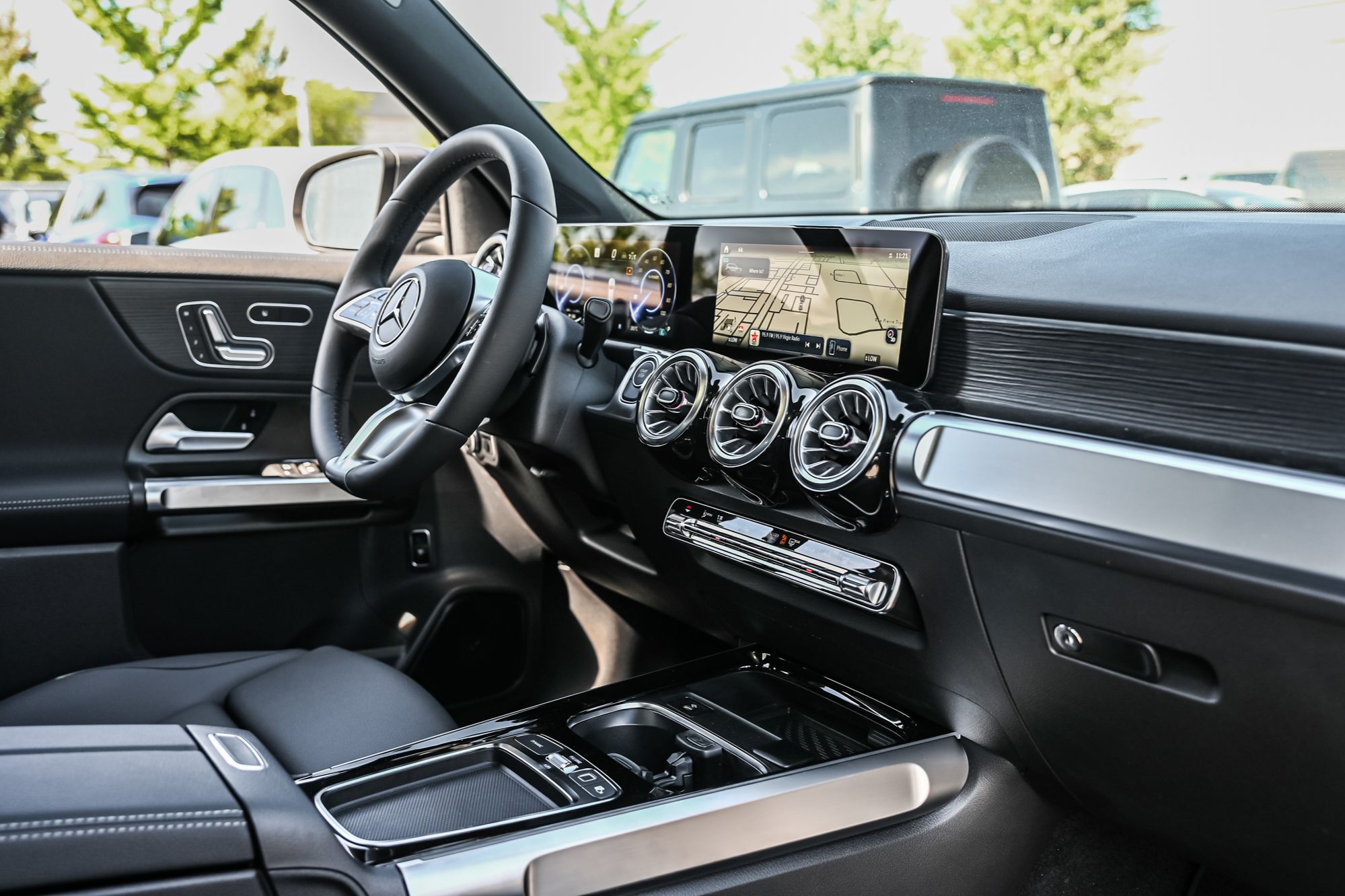 Mercedes-Benz EQB  2025