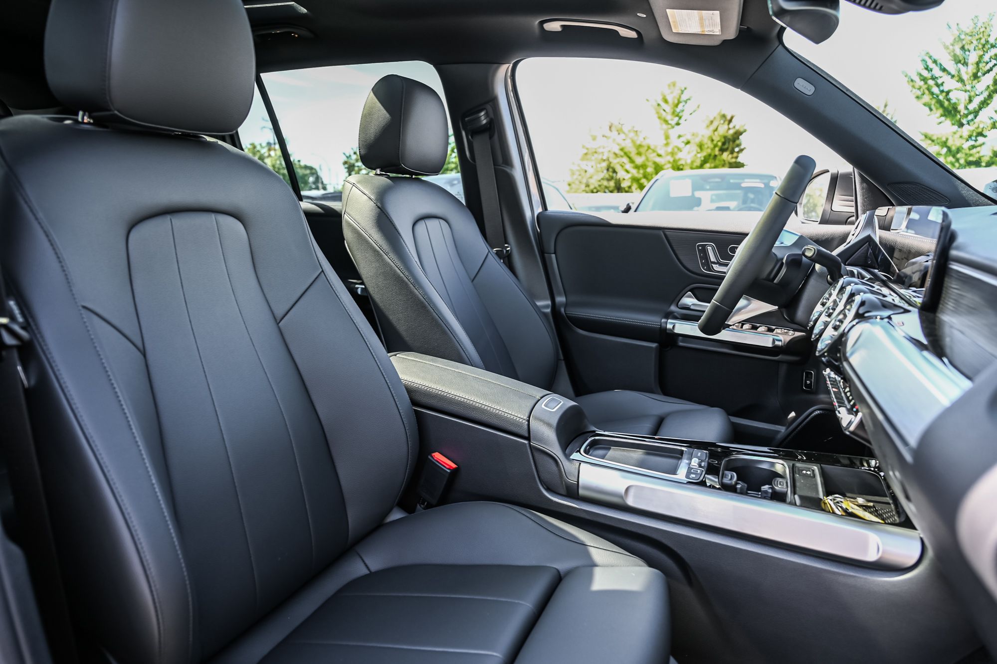 Mercedes-Benz EQB  2025