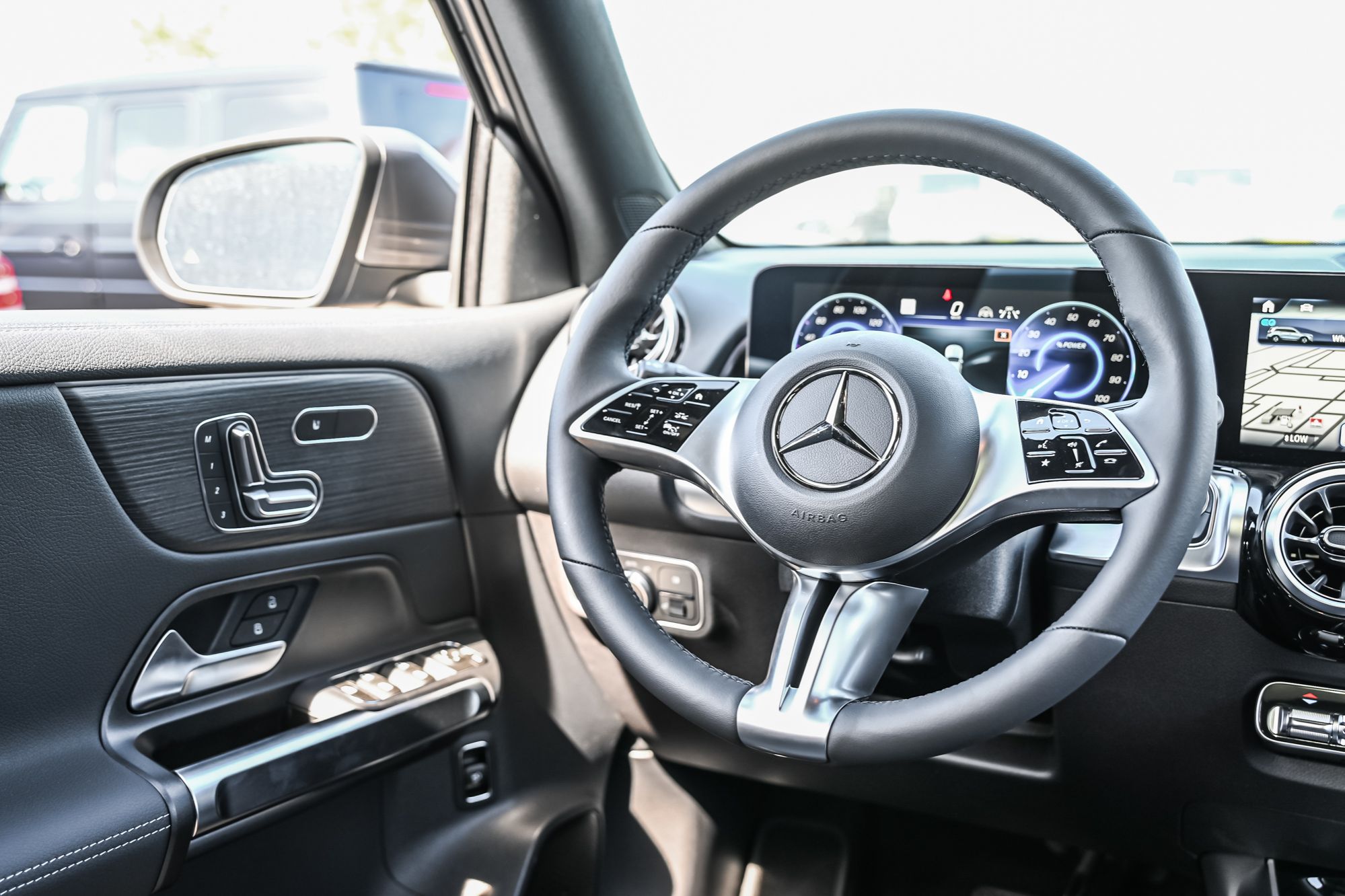 Mercedes-Benz EQB  2025