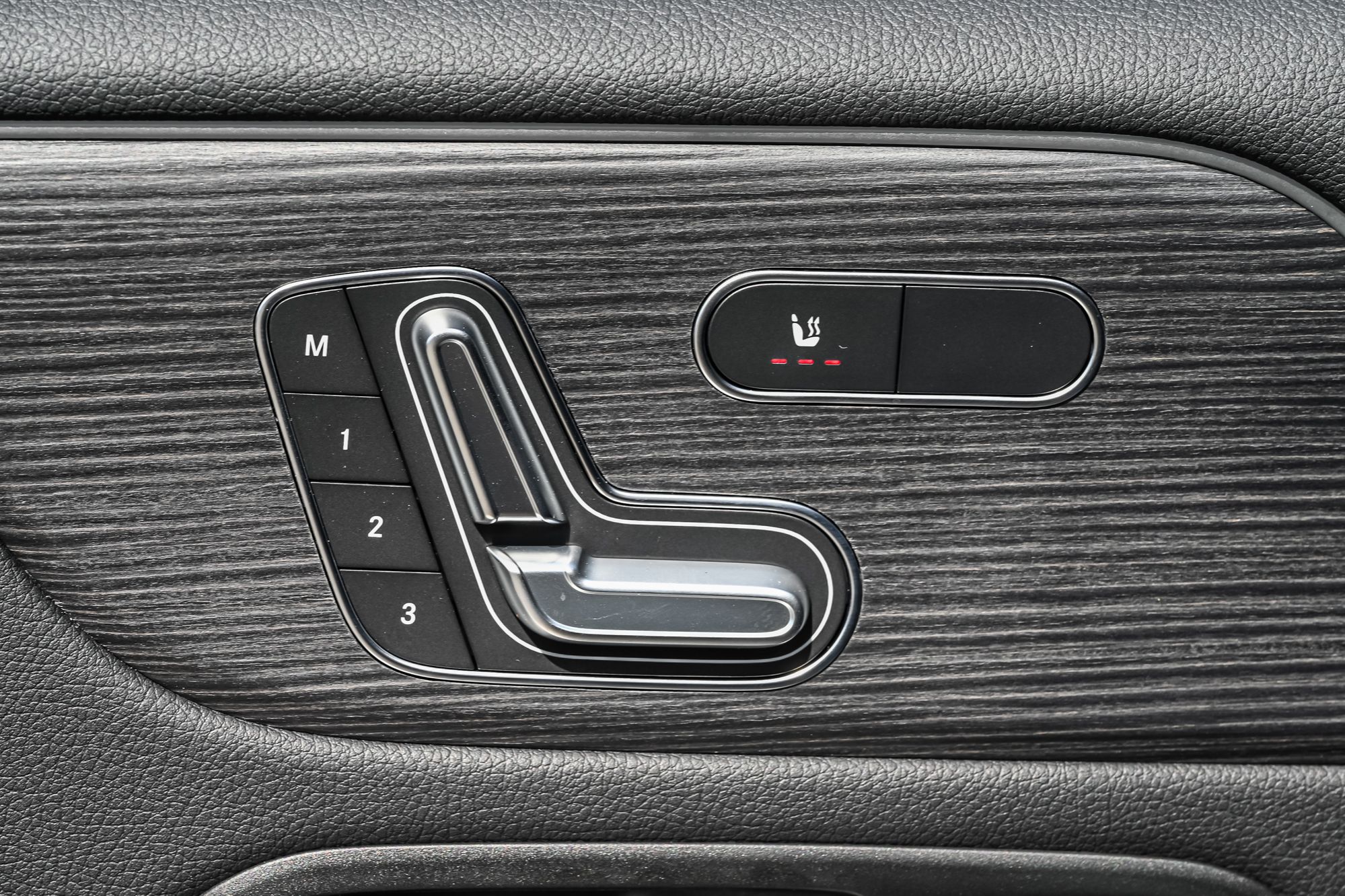 Mercedes-Benz EQB  2025