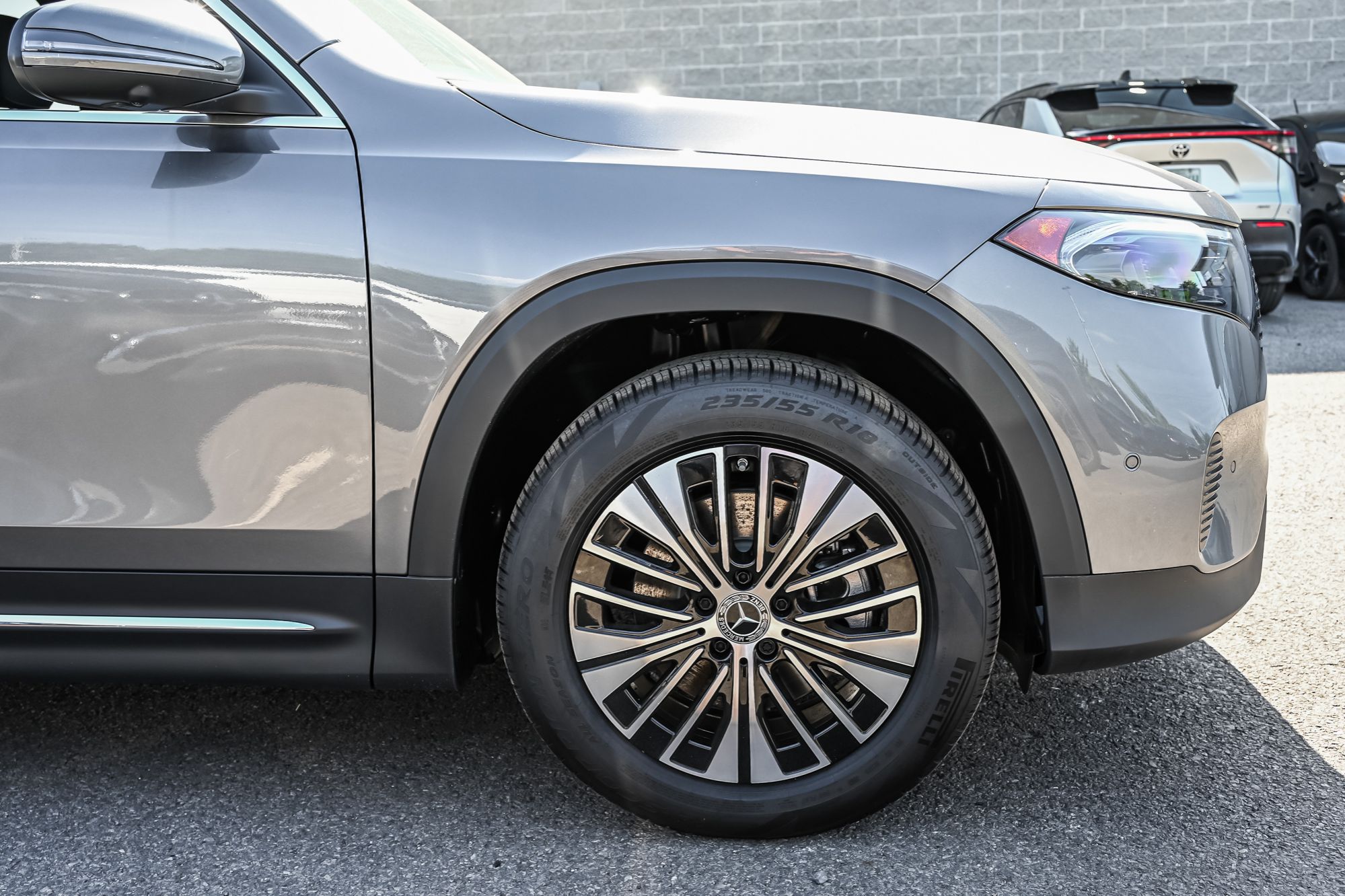 Mercedes-Benz EQB  2025