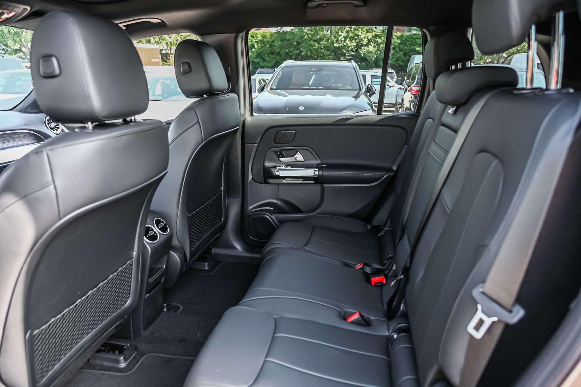 Mercedes-Benz EQB  2025