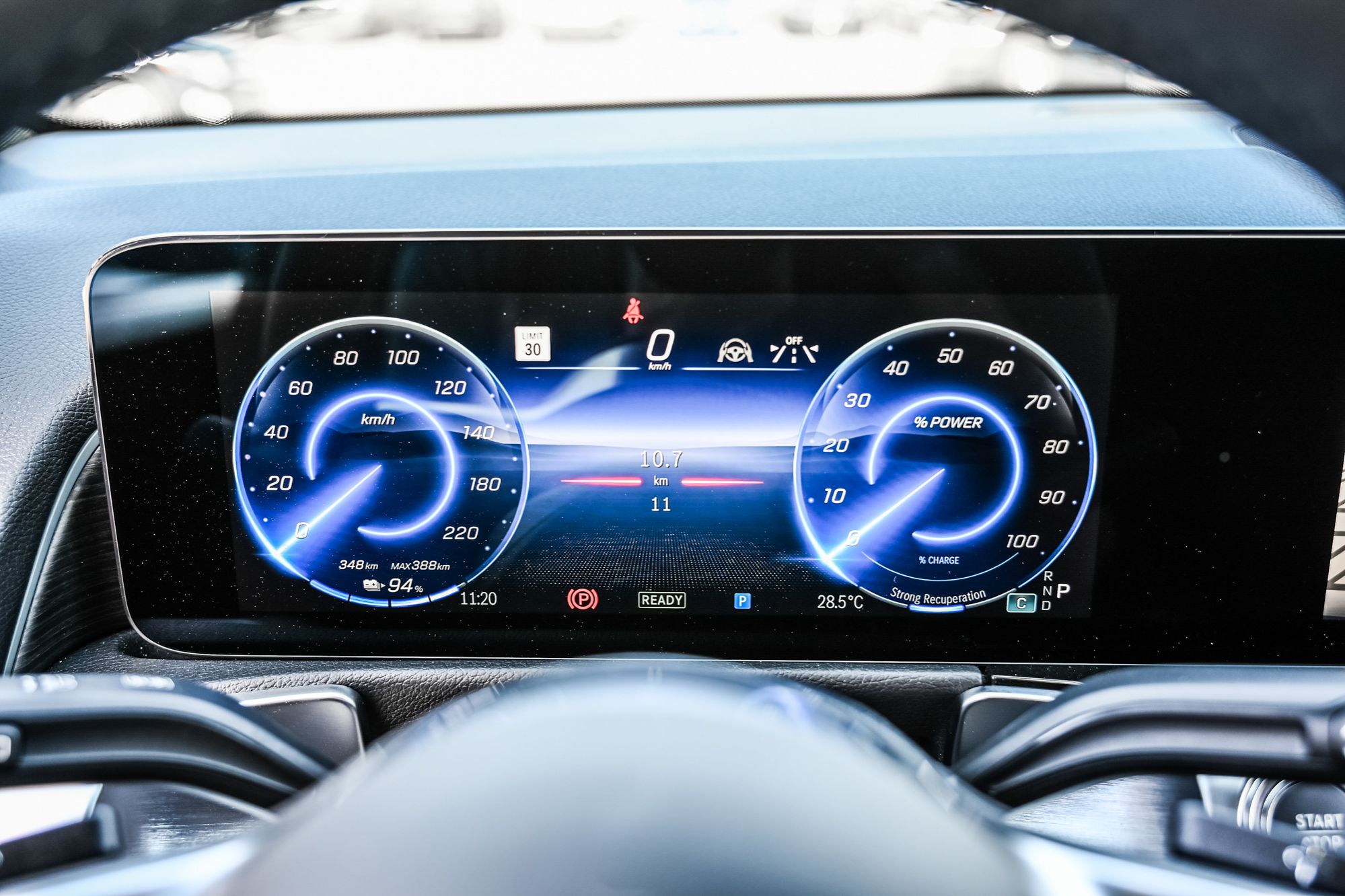 Mercedes-Benz EQB  2025