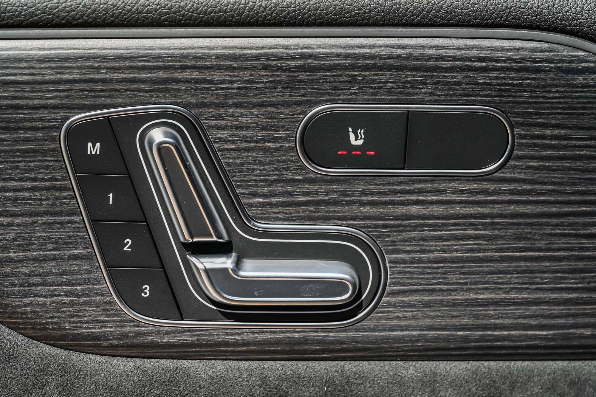 Mercedes-Benz EQB  2025