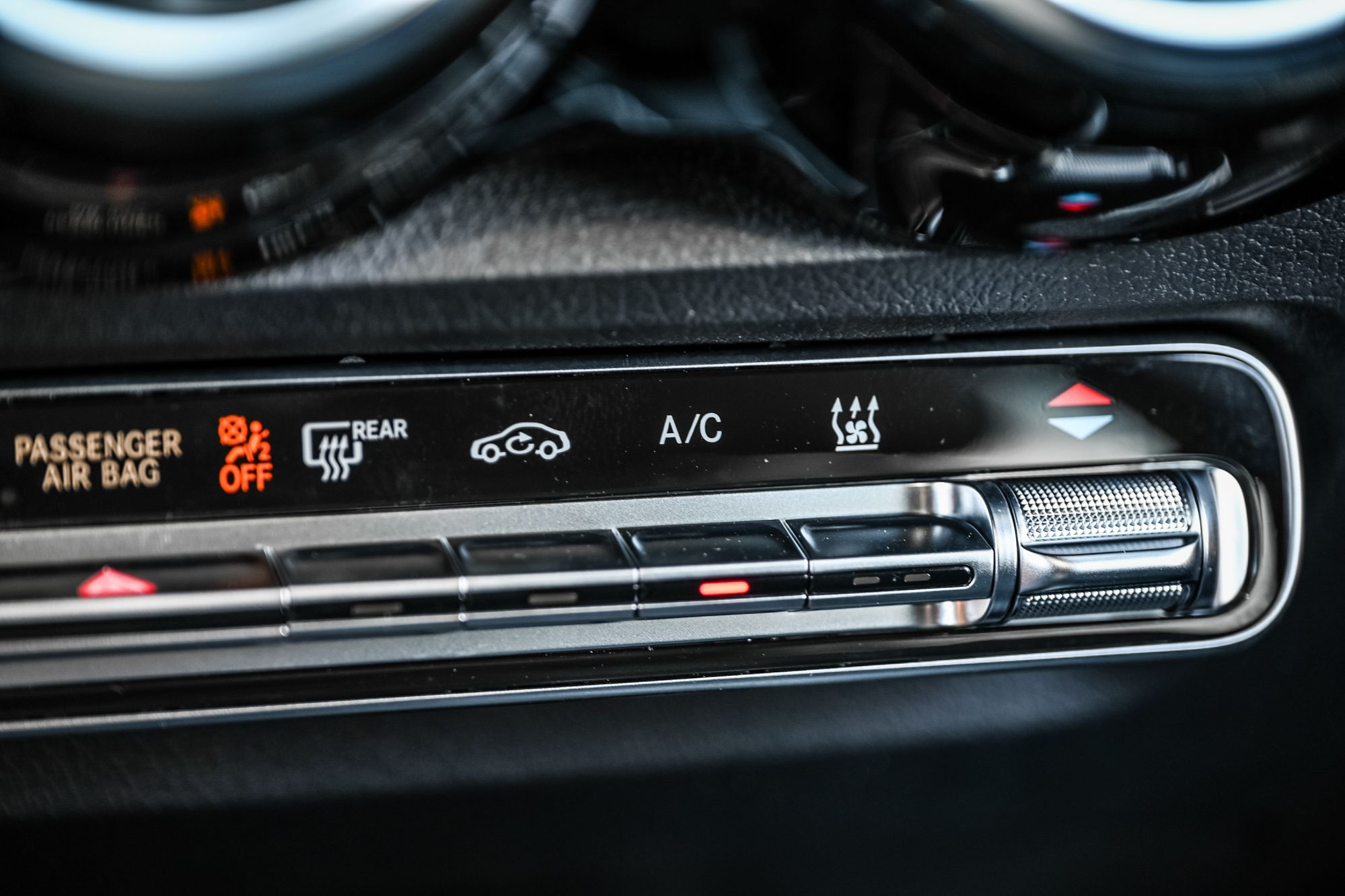 Mercedes-Benz EQB  2025