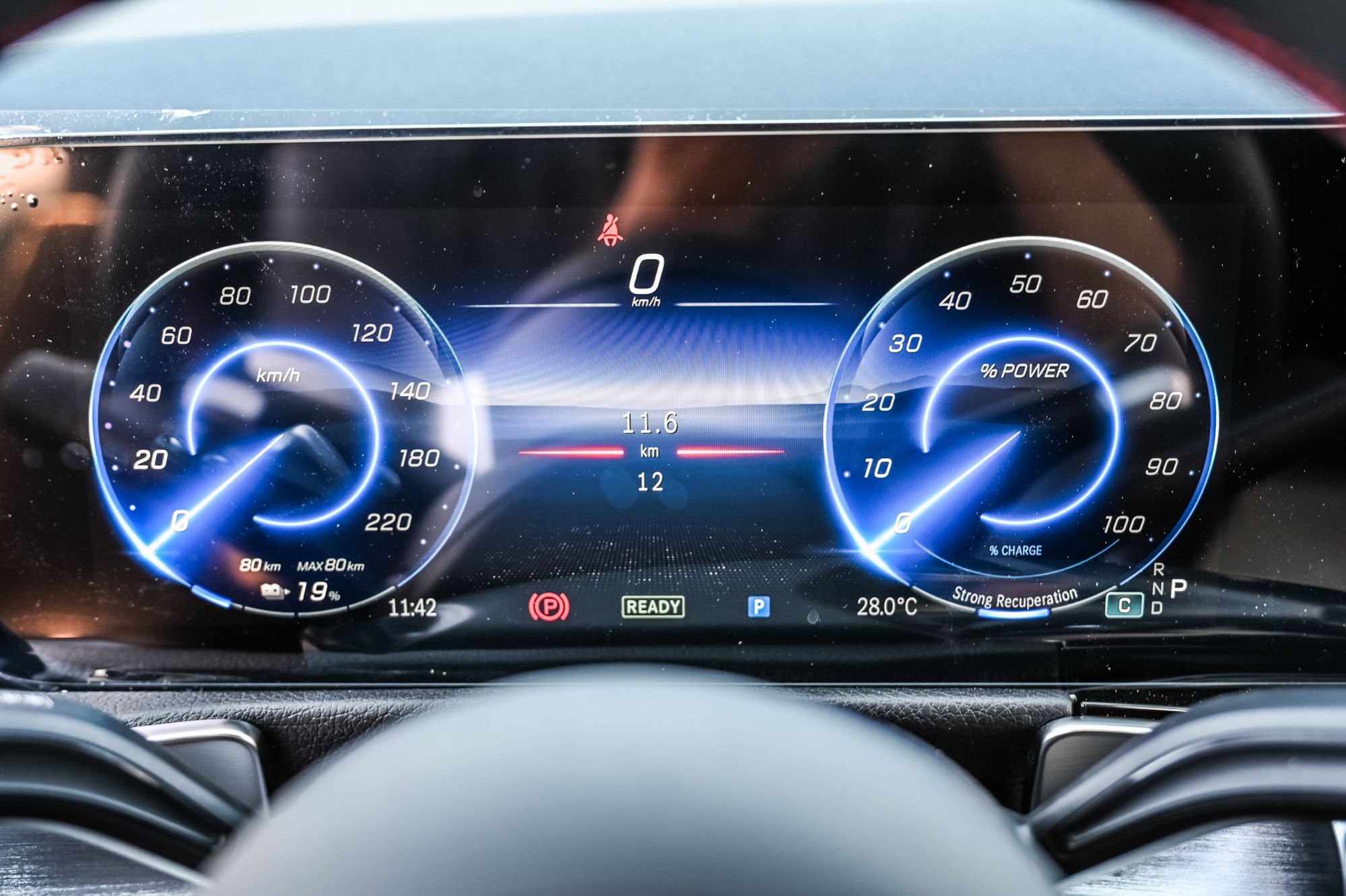 Mercedes-Benz EQB  2025