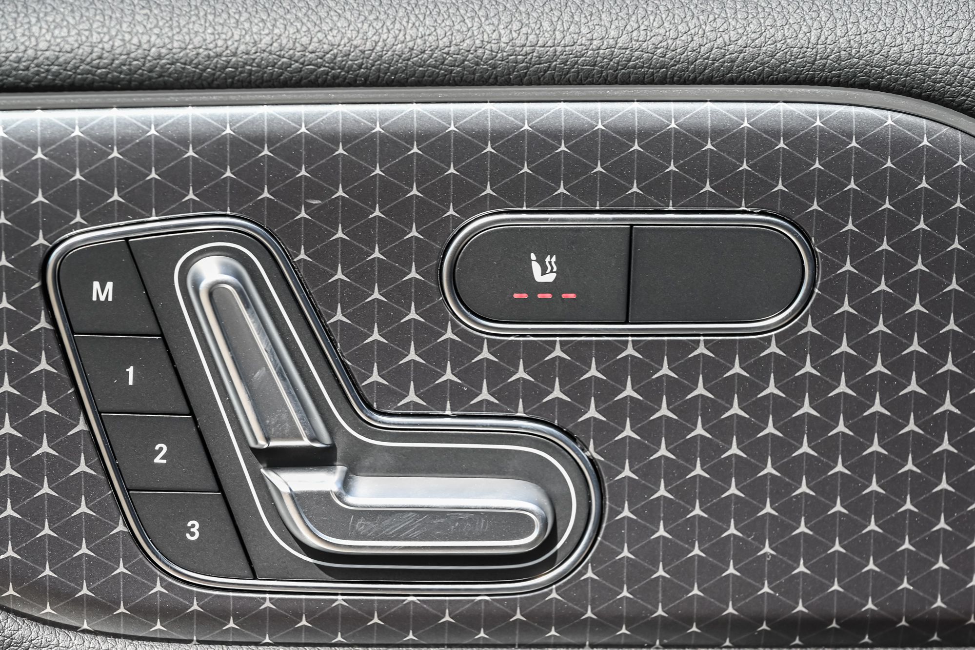 Mercedes-Benz EQB  2025