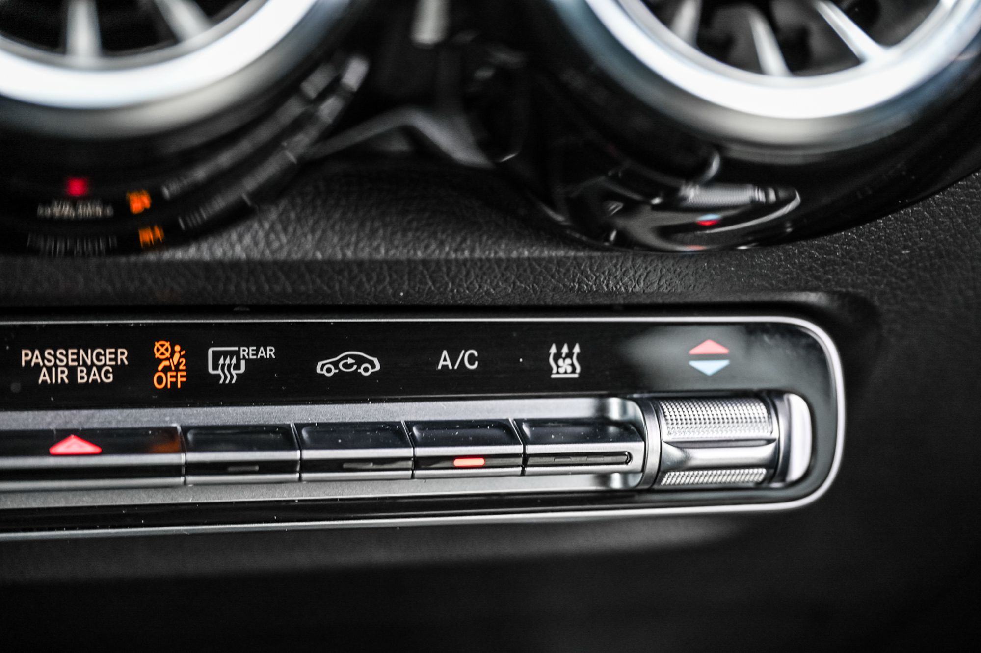 Mercedes-Benz EQB250  2024