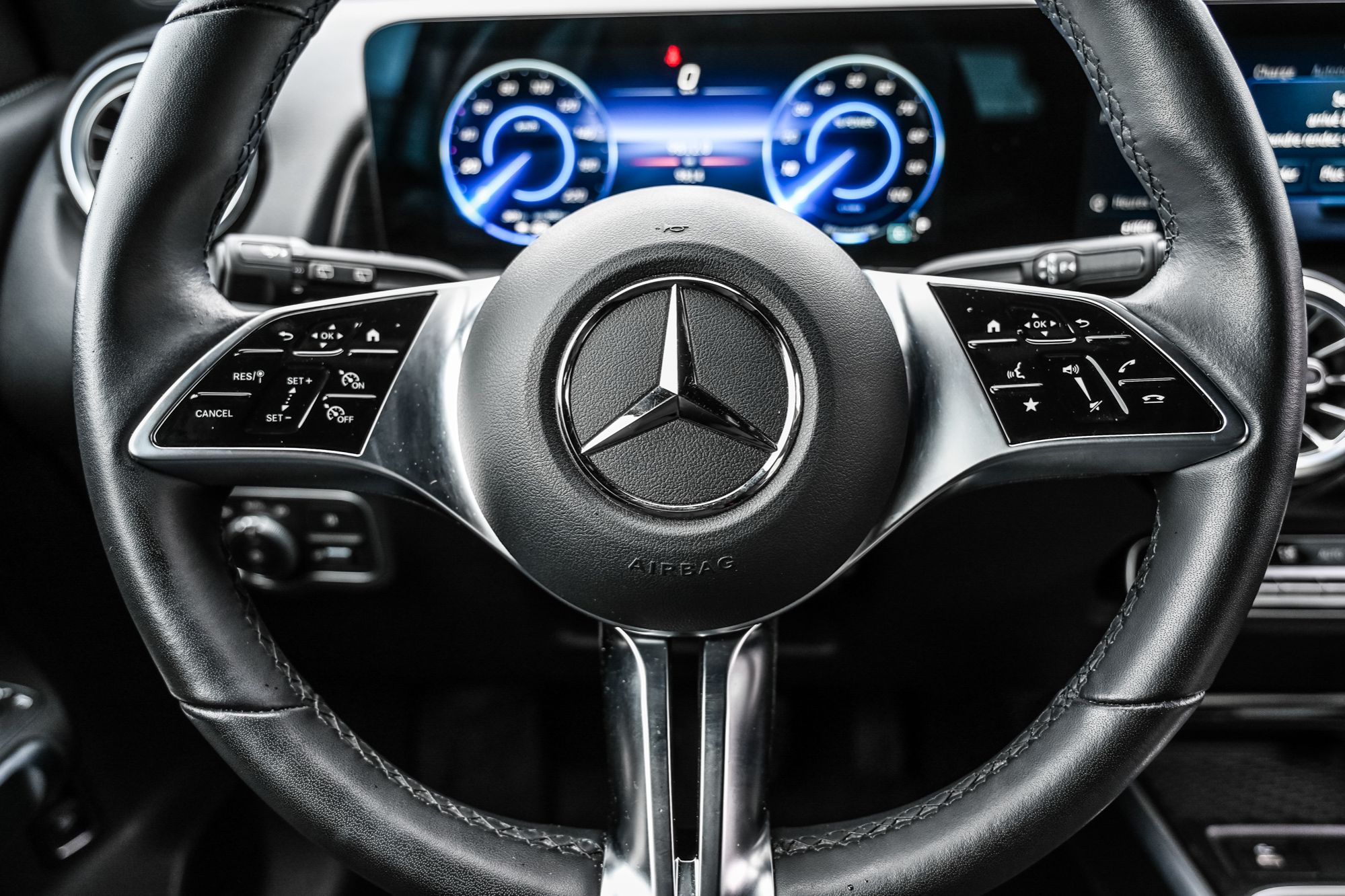 Mercedes-Benz EQB250  2024