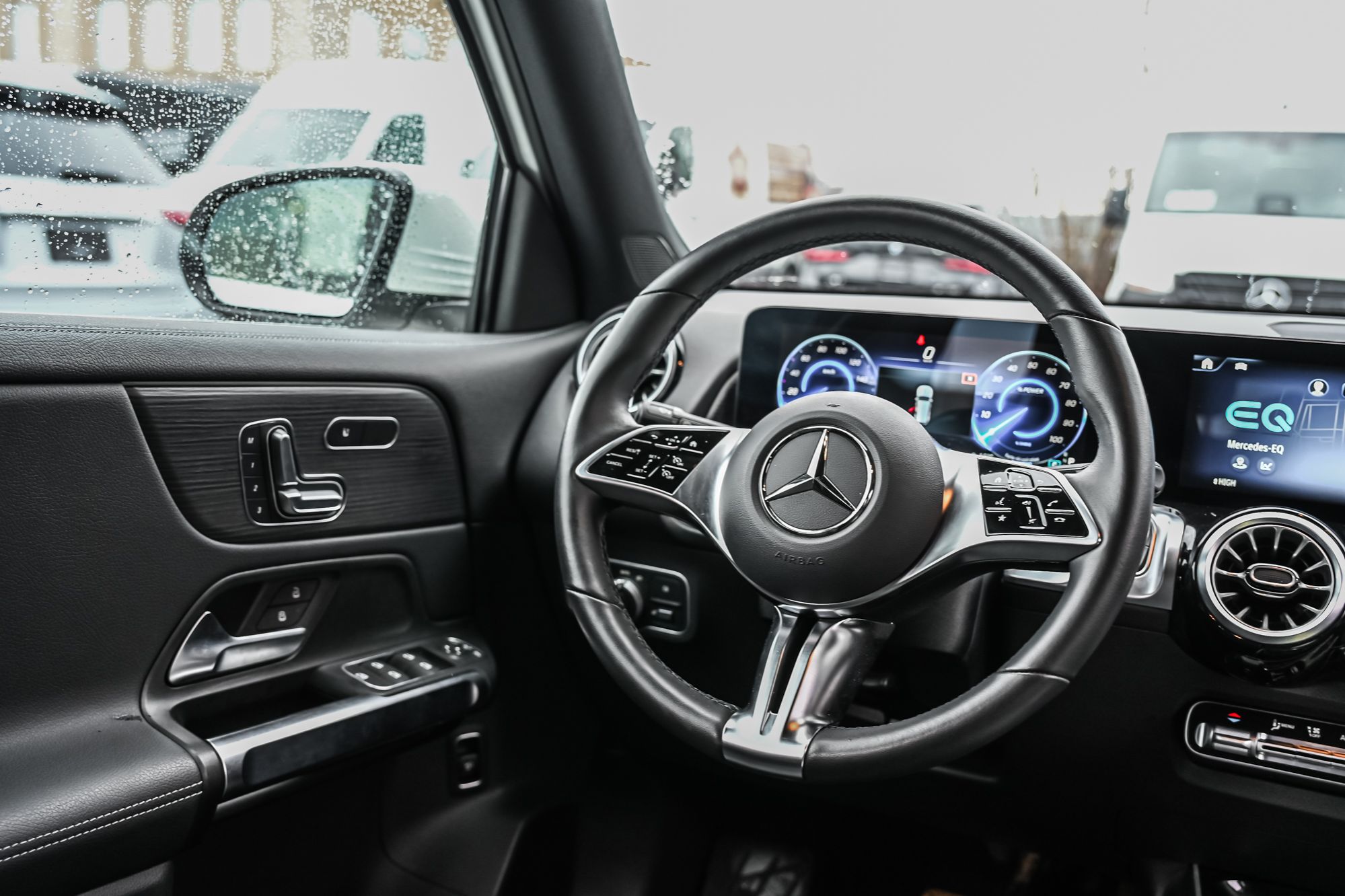 Mercedes-Benz EQB250  2024