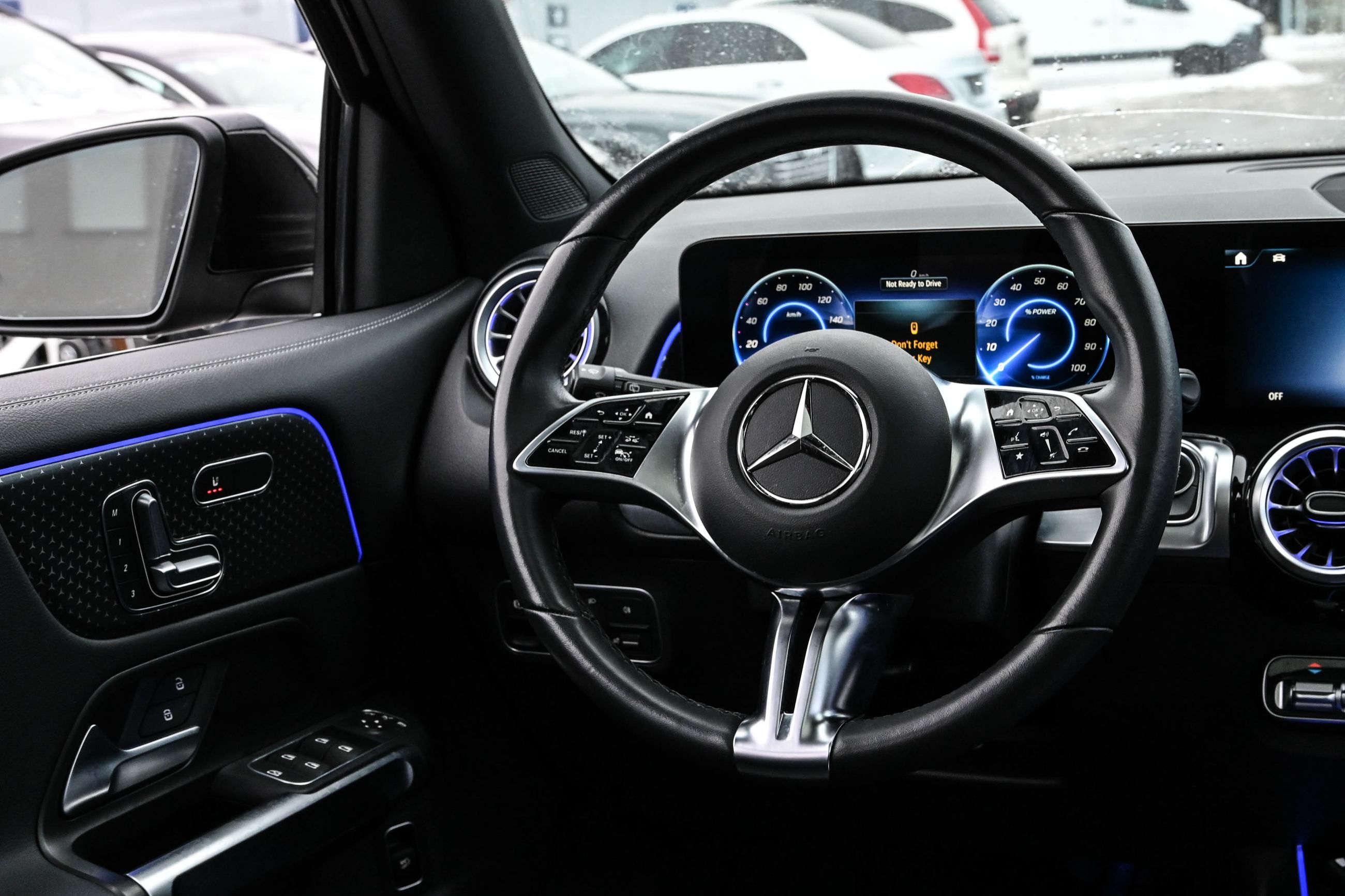 Mercedes-Benz EQB300  2024