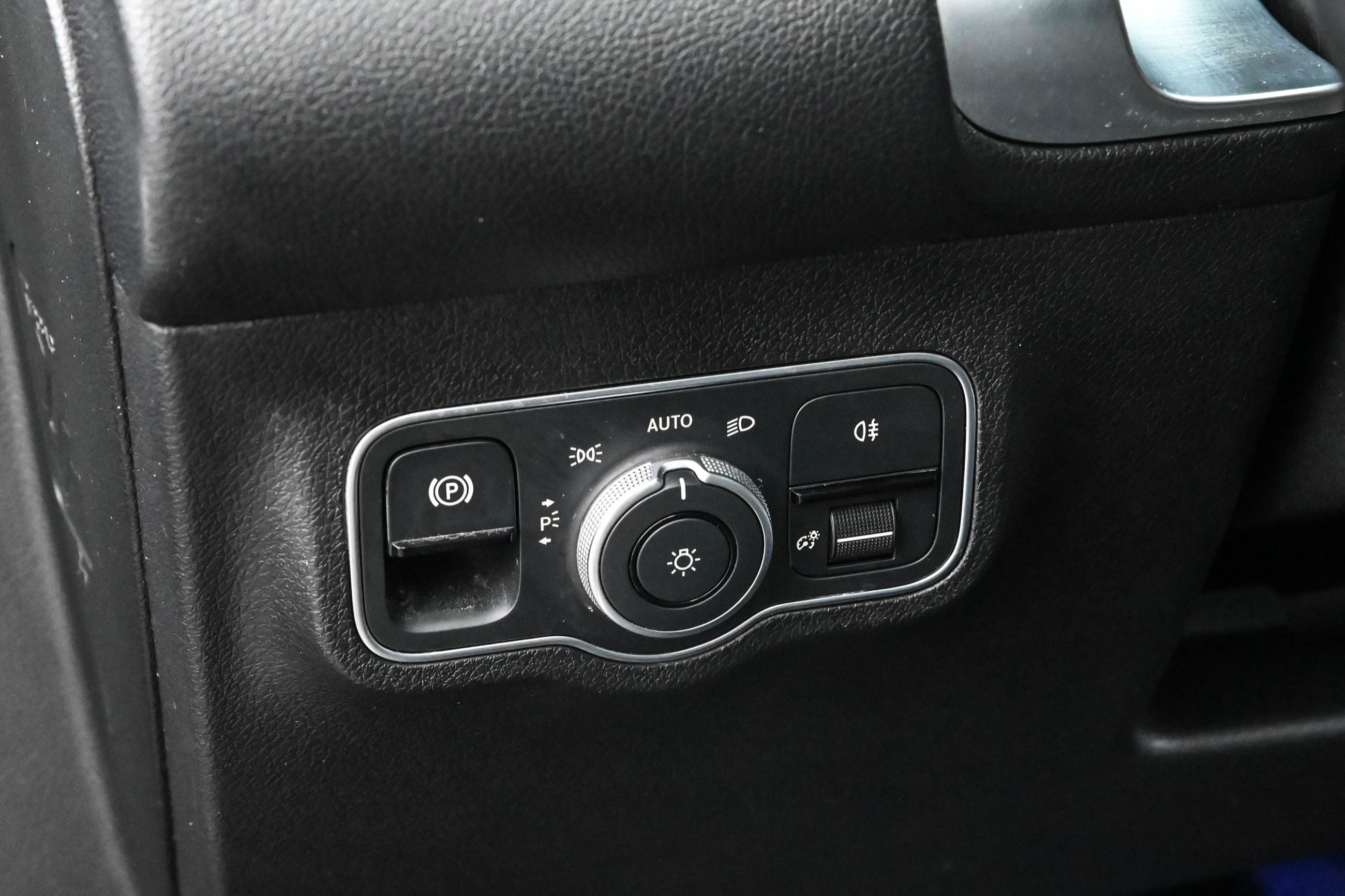 Mercedes-Benz EQB300  2024