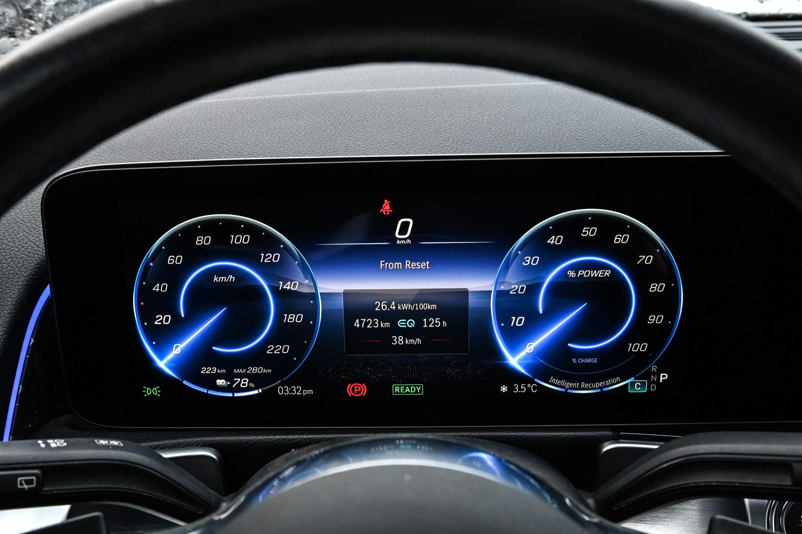 Mercedes-Benz EQB300  2024